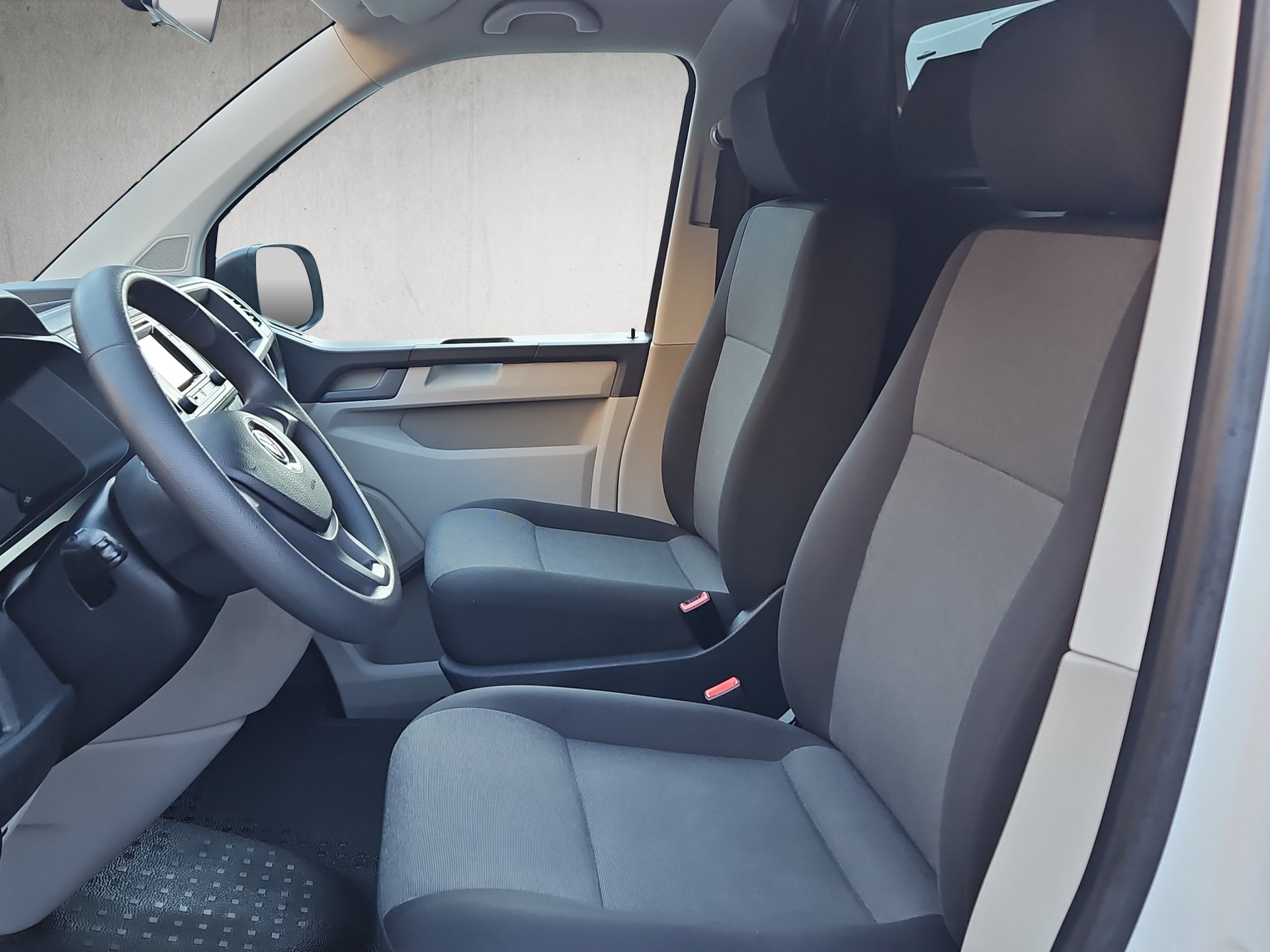VW T6 Transporter 2.0 TDI - Innenausbau-image-8