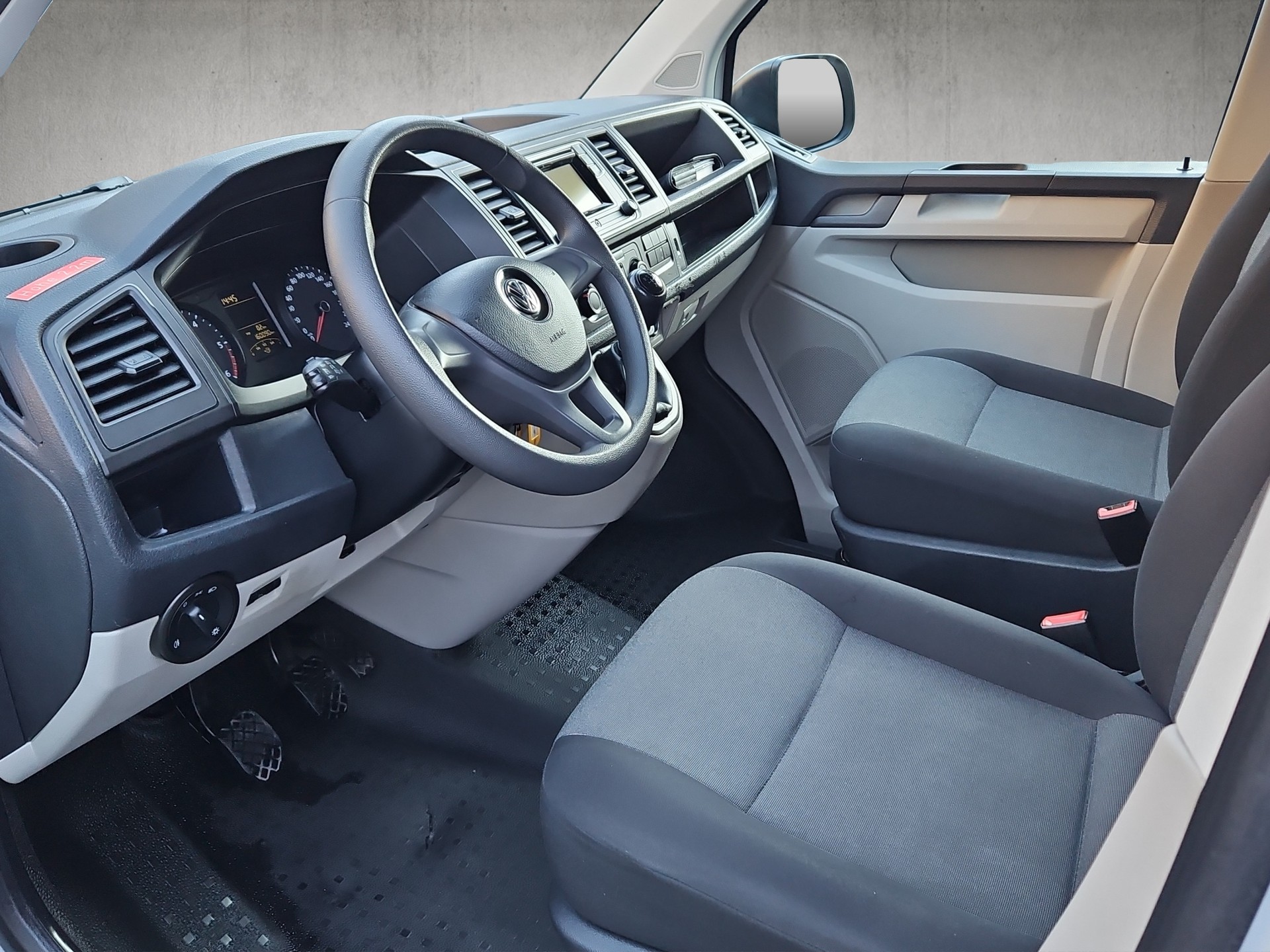 VW T6 Transporter 2.0 TDI - Innenausbau-image-9