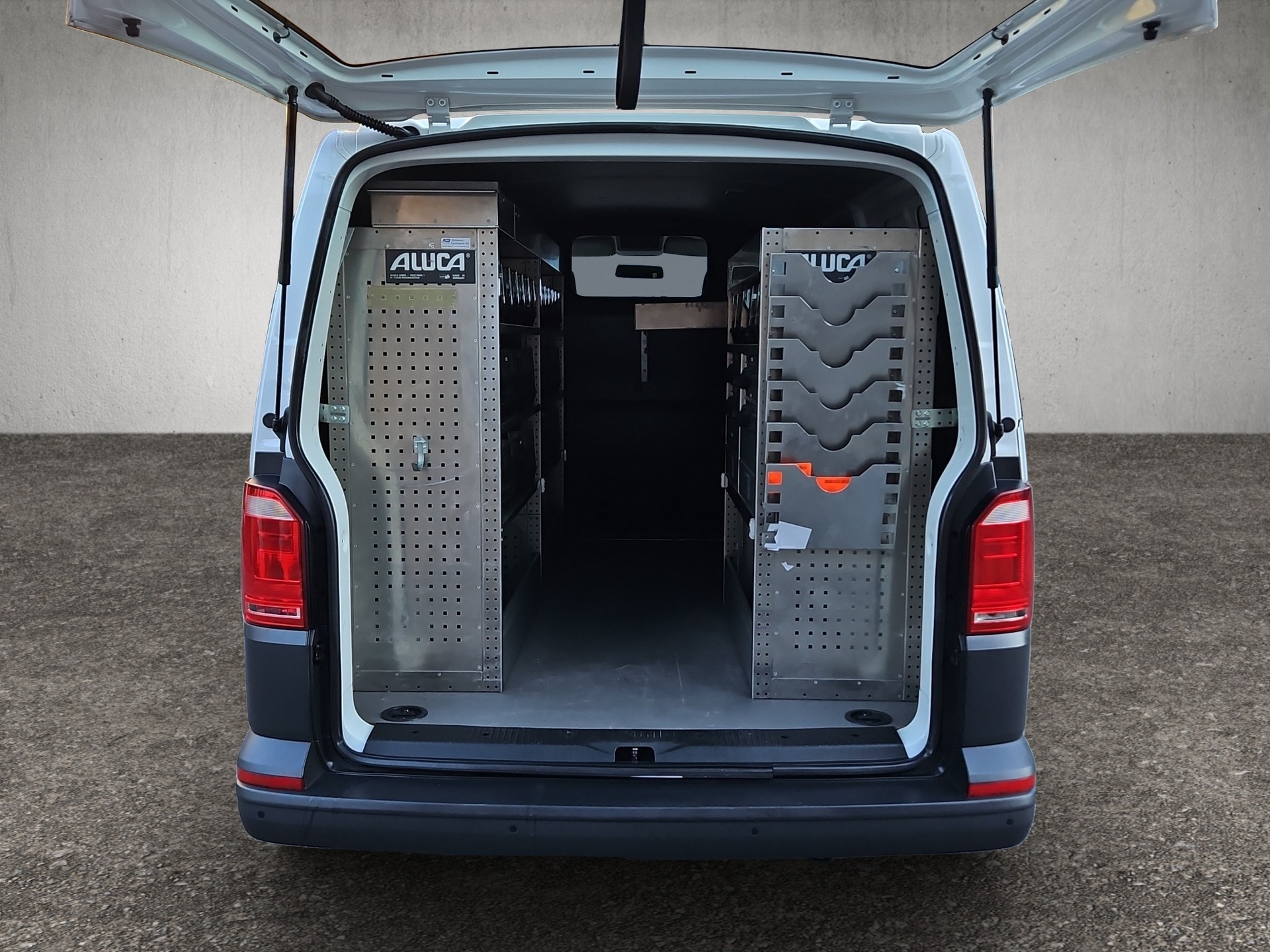 VW T6 Transporter 2.0 TDI - Innenausbau-image-22