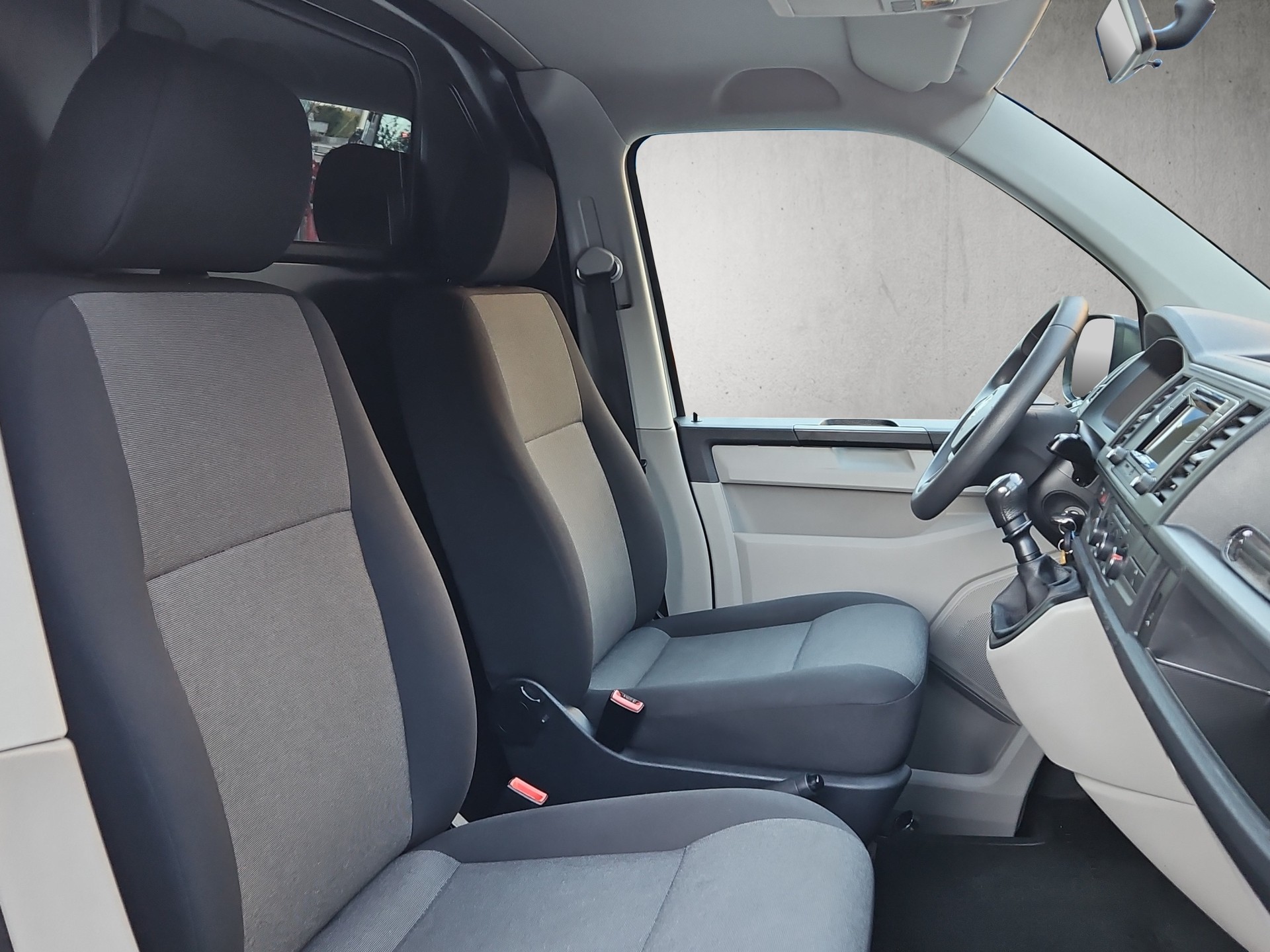 VW T6 Transporter 2.0 TDI - Innenausbau-image-17