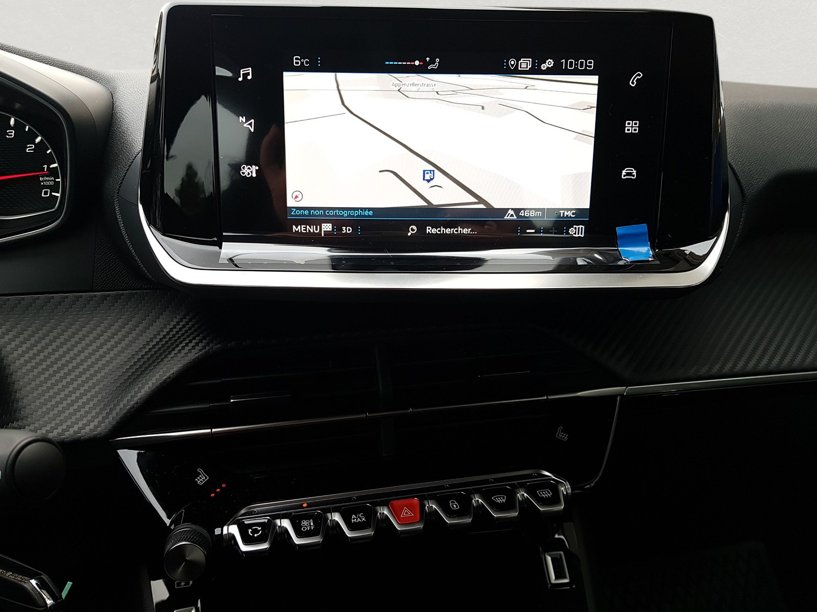 PEUGEOT 208 1.2 Hybrid Allure Premium-image-9