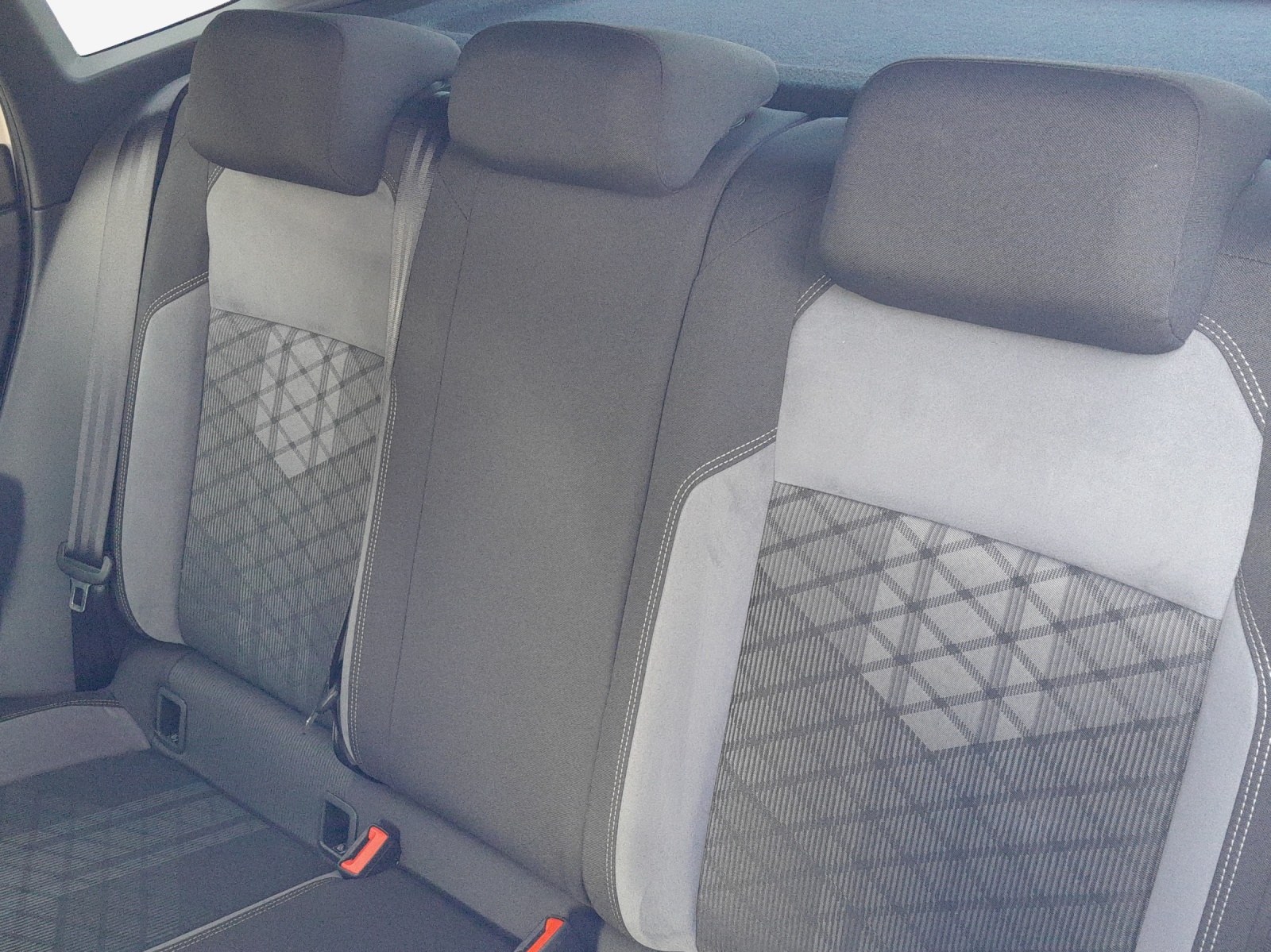 VW Taigo 1.0 TSI R-Line DSG-image-11