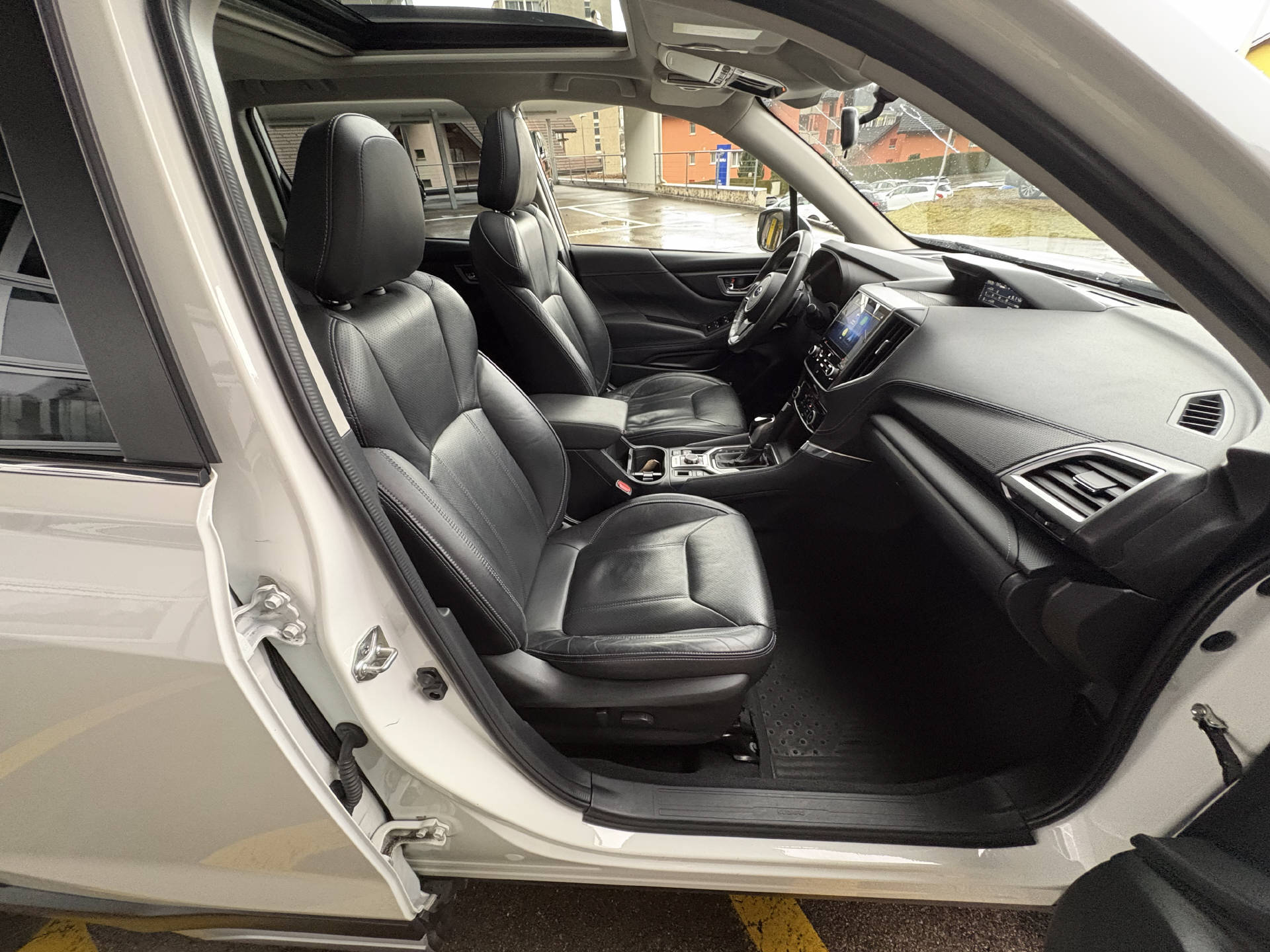 SUBARU Forester Station 2.0i e-Boxer Luxury-image-4