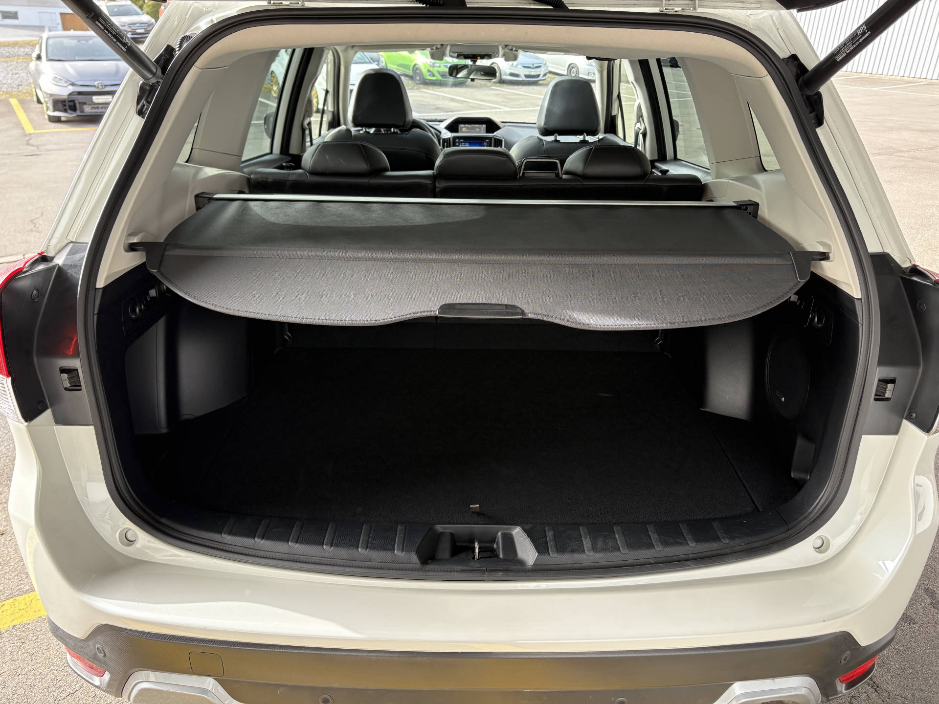 SUBARU Forester Station 2.0i e-Boxer Luxury-image-6