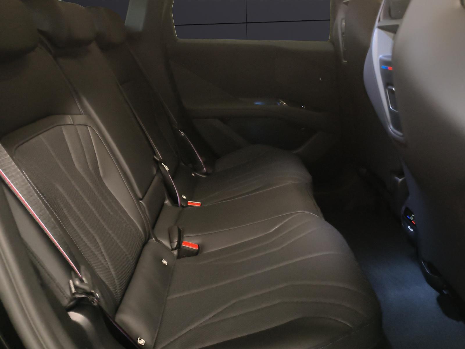 BMW iX3 50 xDrive-image-14