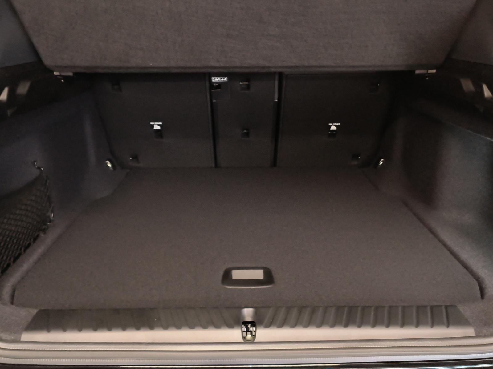 BMW iX3 50 xDrive-image-13
