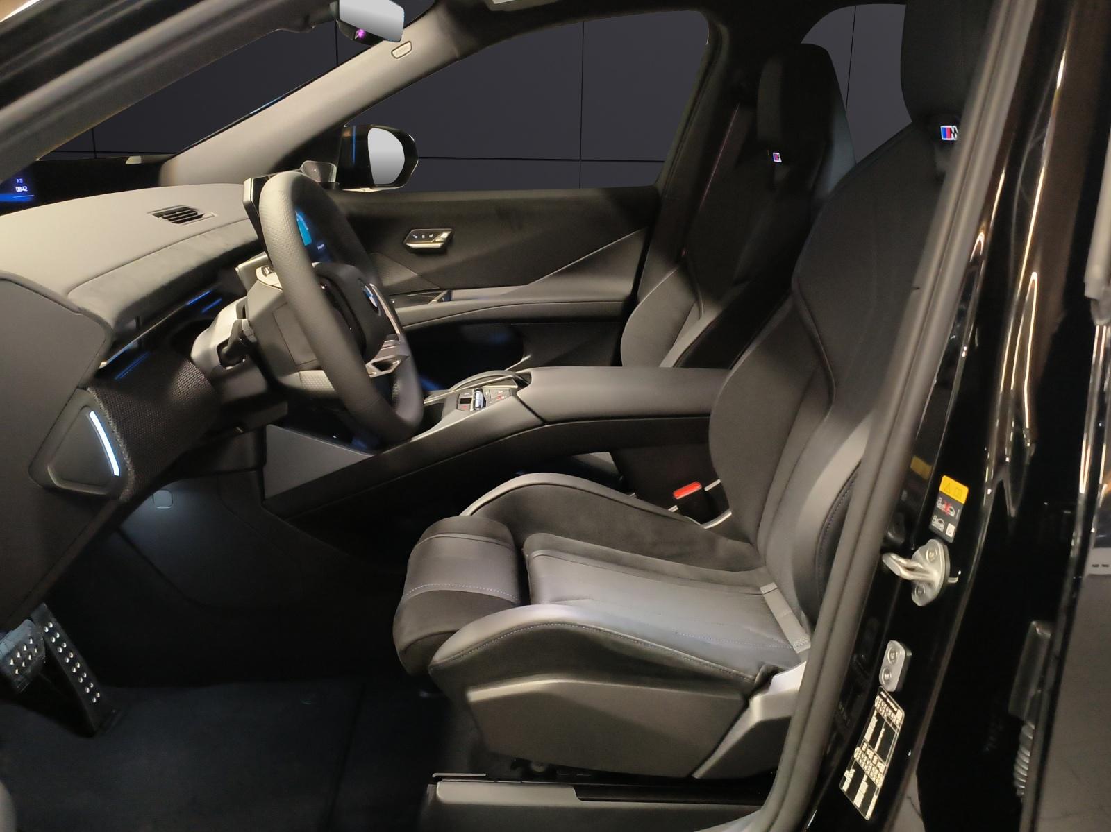 BMW iX3 50 xDrive-image-11