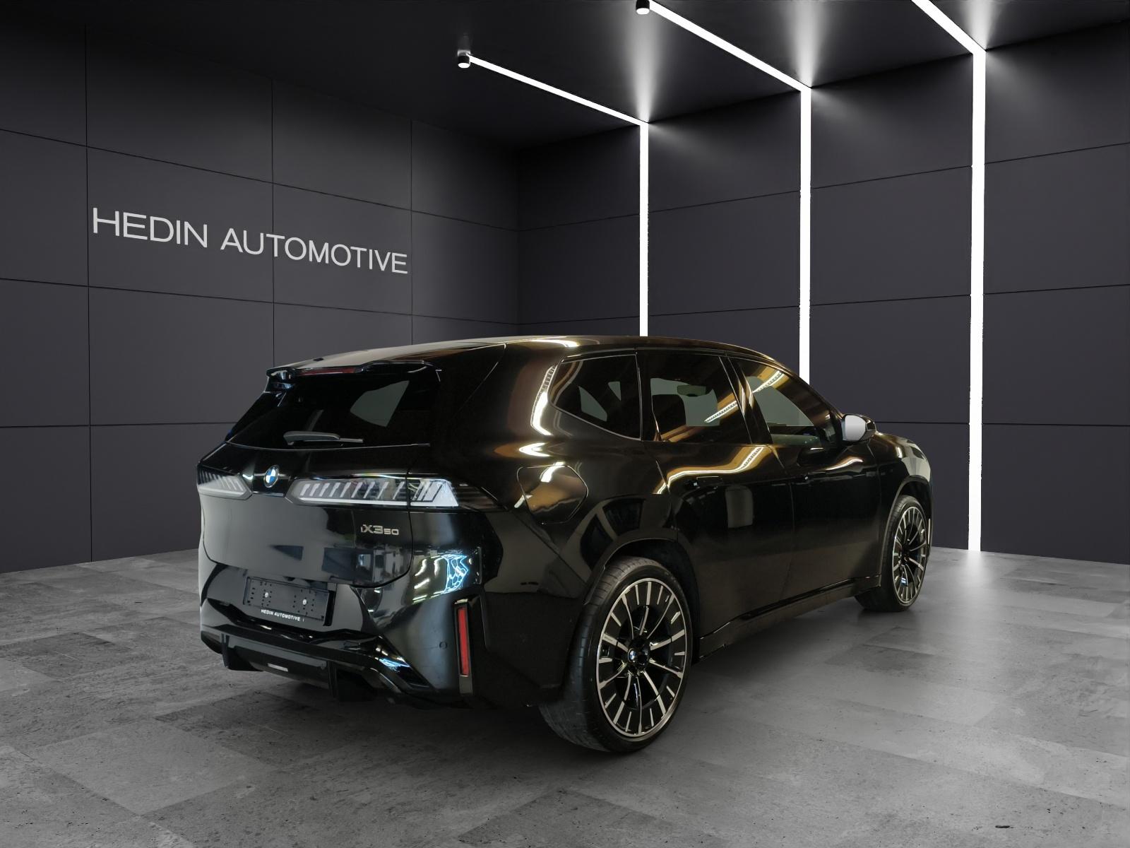 BMW iX3 50 xDrive-image-4