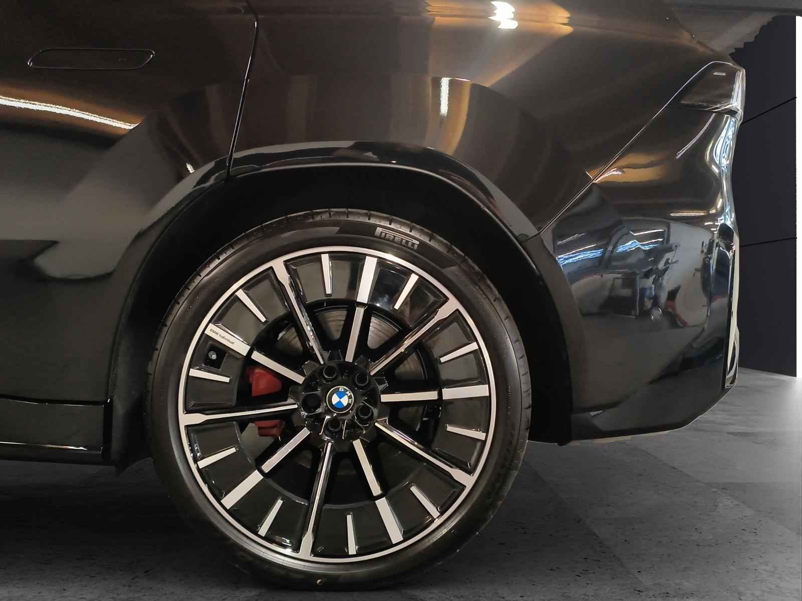 BMW iX3 50 xDrive-image-9