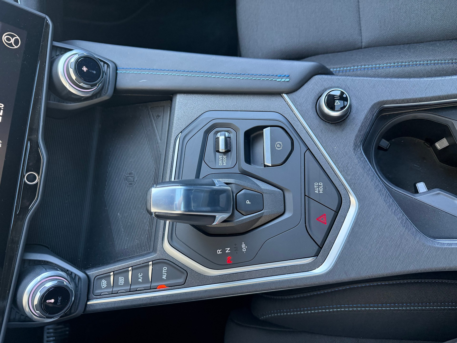 LYNK & CO 01 PHEV-image-15