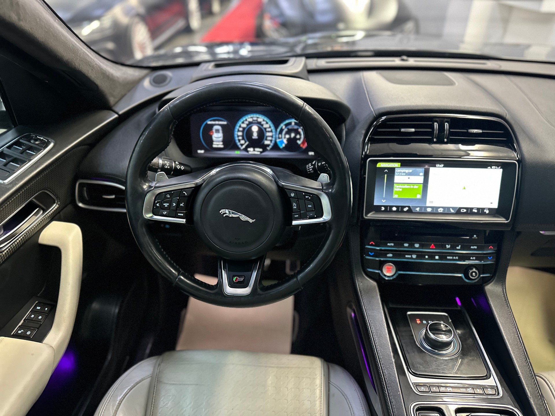 JAGUAR F-Pace 3.0 TD S AWD Automatik-image-14