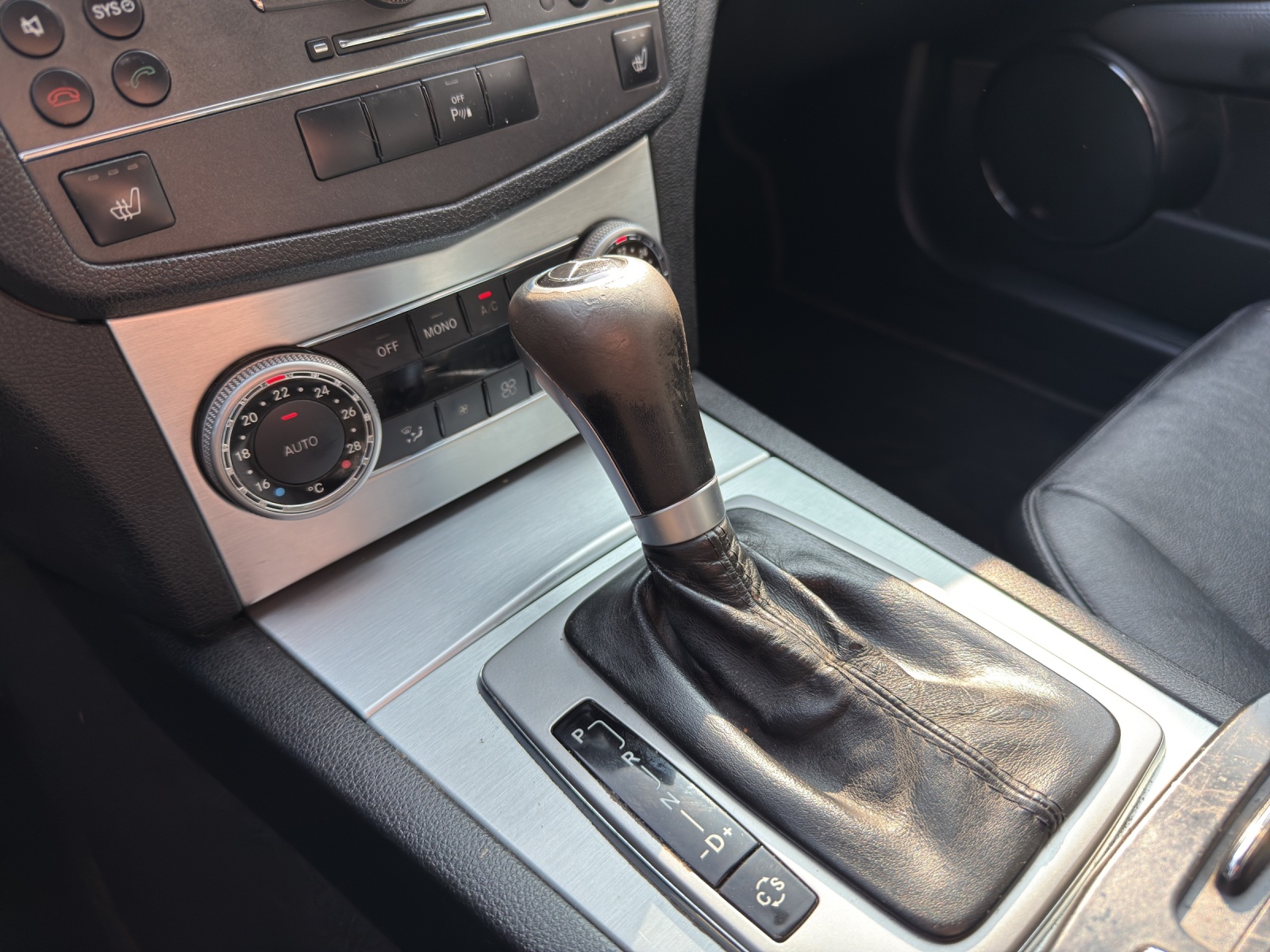 MERCEDES-BENZ C 350 CDI (320 CDI) Avantgarde 4Matic 7G-Tronic-image-11