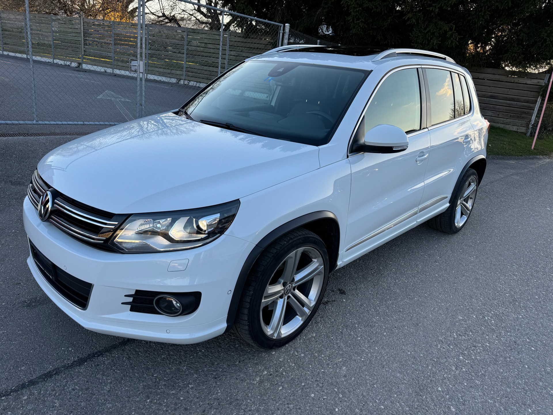 VW Tiguan 2.0 TDI BMT R-Line Design 4Motion DSG-image-0