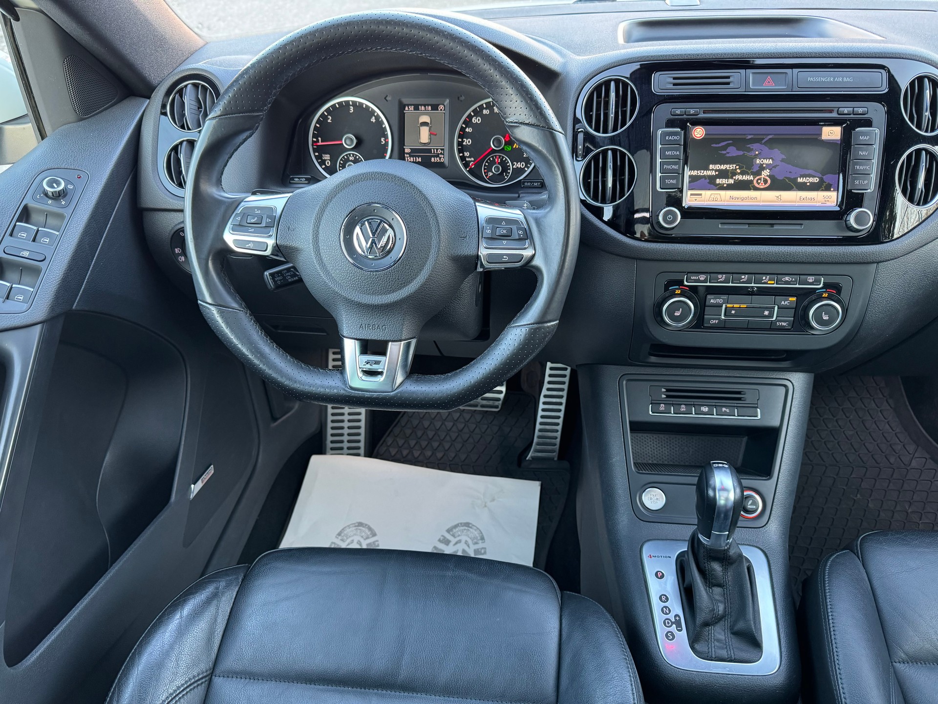 VW Tiguan 2.0 TDI BMT R-Line Design 4Motion DSG-image-6