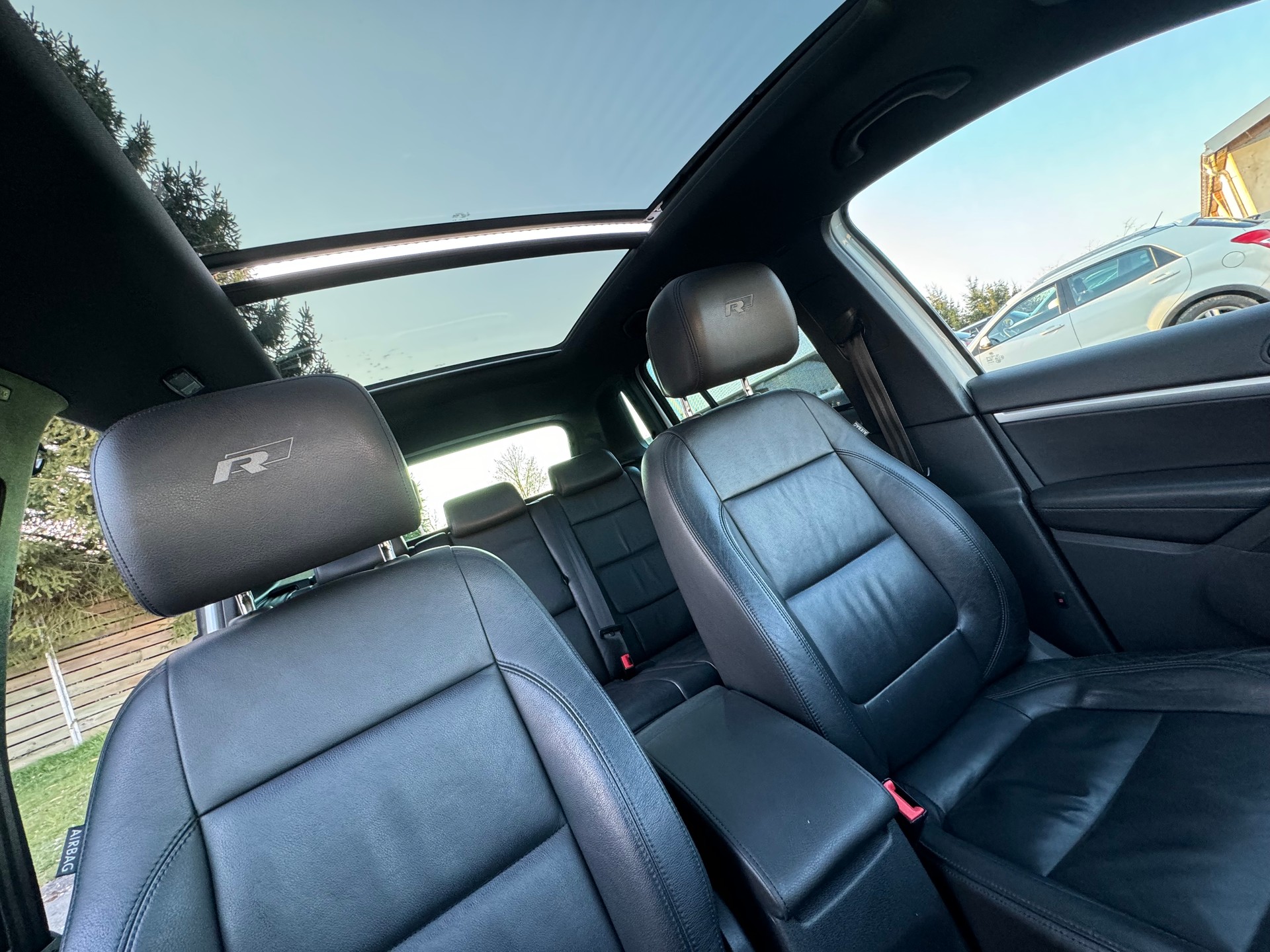 VW Tiguan 2.0 TDI BMT R-Line Design 4Motion DSG-image-5