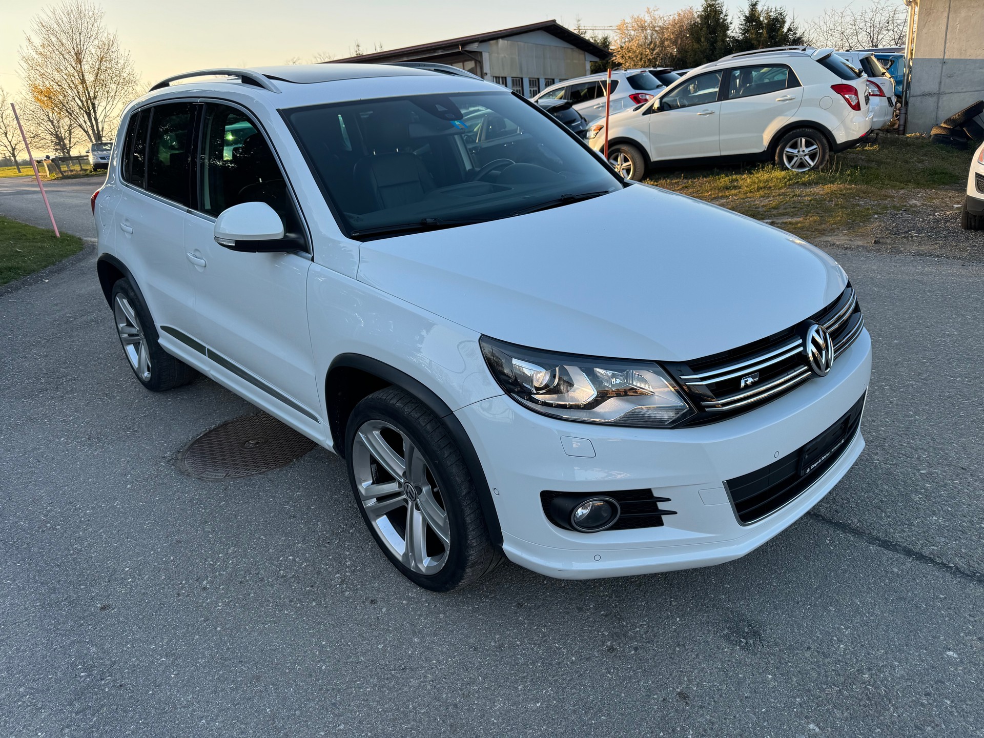 VW Tiguan 2.0 TDI BMT R-Line Design 4Motion DSG-image-2