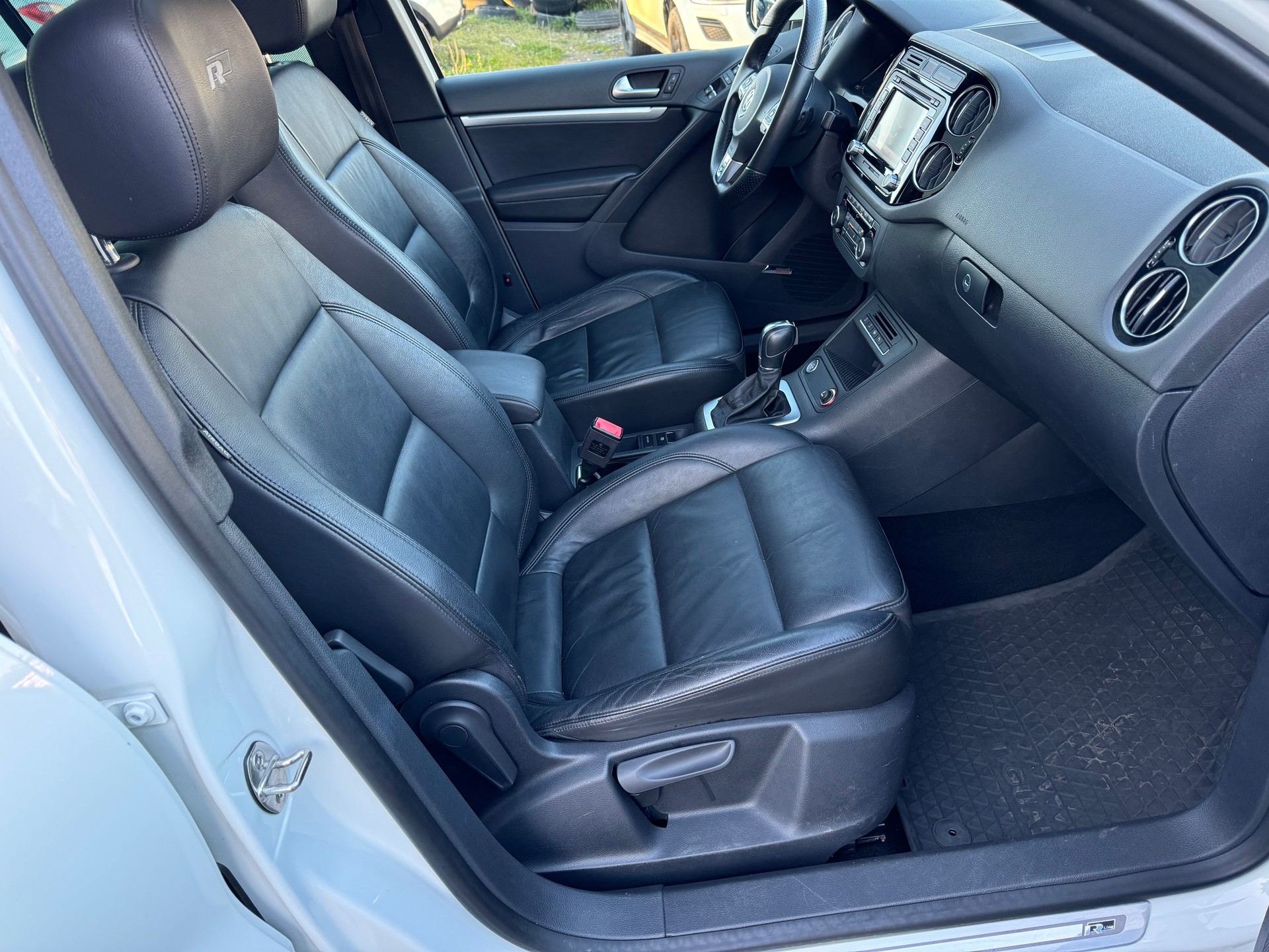 VW Tiguan 2.0 TDI BMT R-Line Design 4Motion DSG-image-7