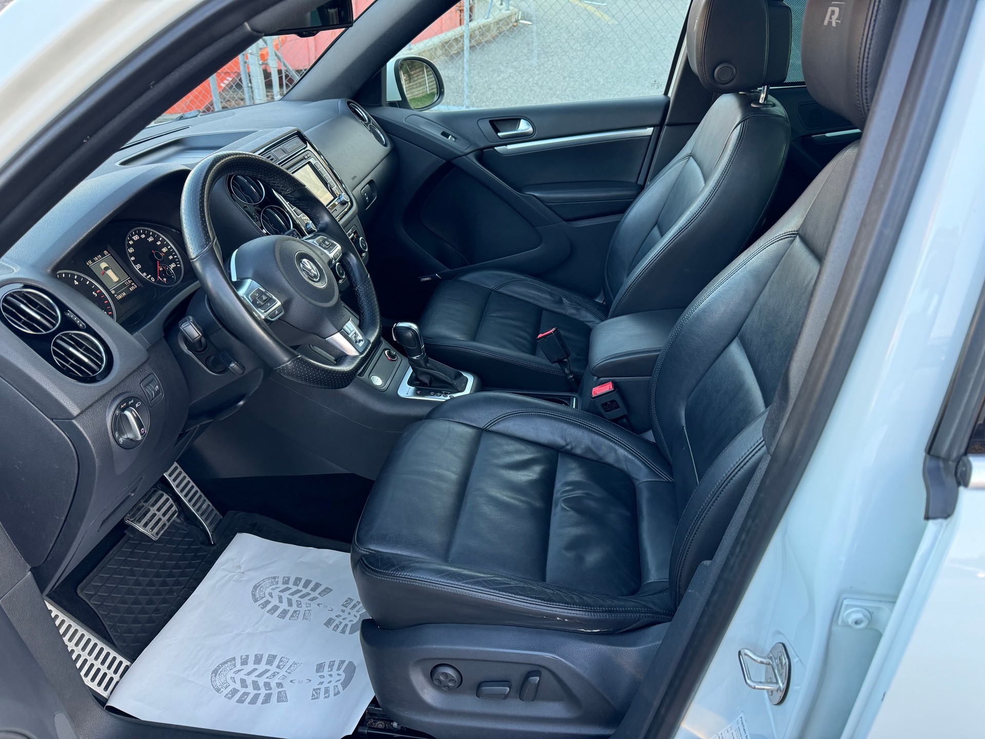 VW Tiguan 2.0 TDI BMT R-Line Design 4Motion DSG-image-9