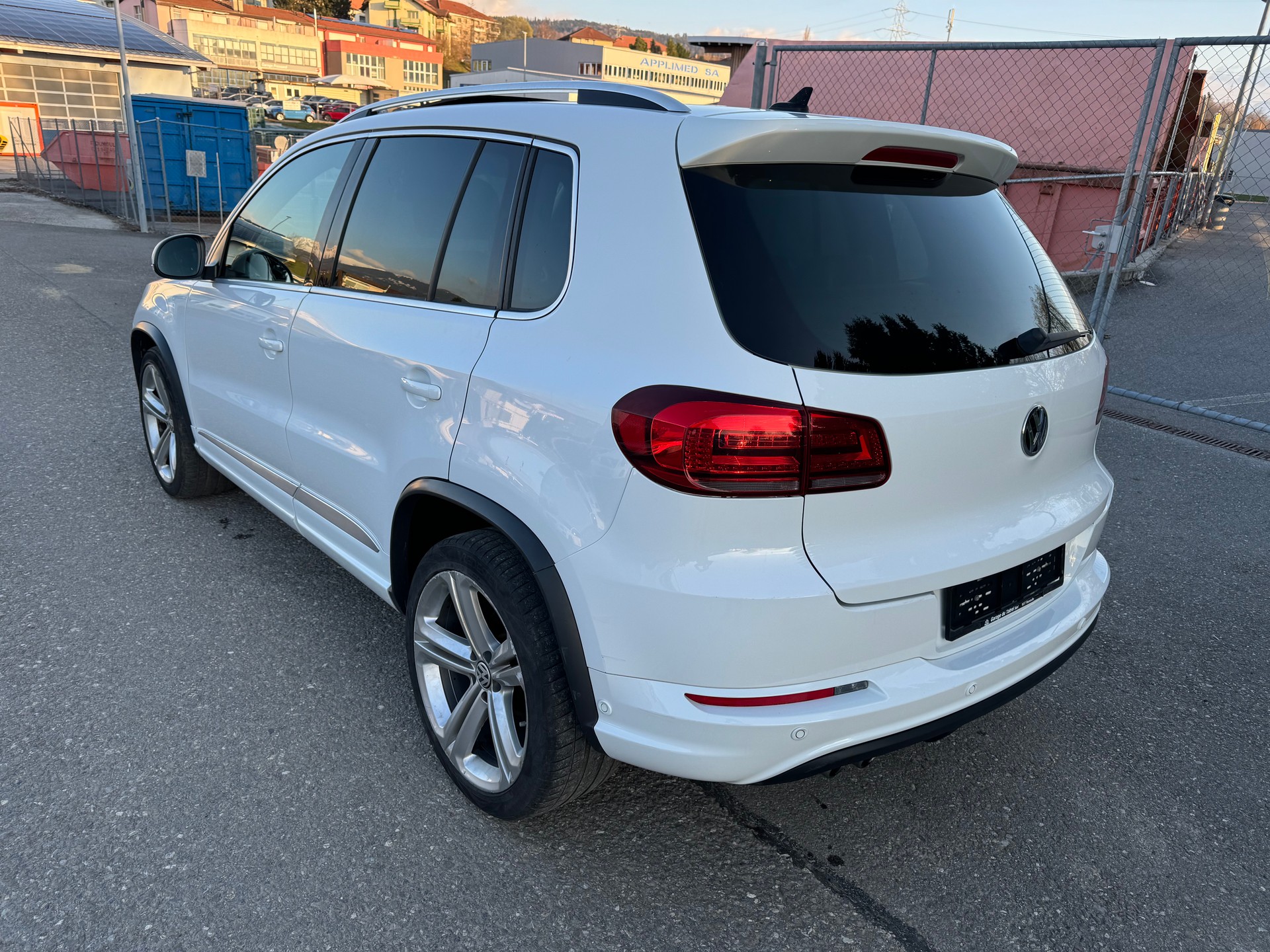 VW Tiguan 2.0 TDI BMT R-Line Design 4Motion DSG-image-4