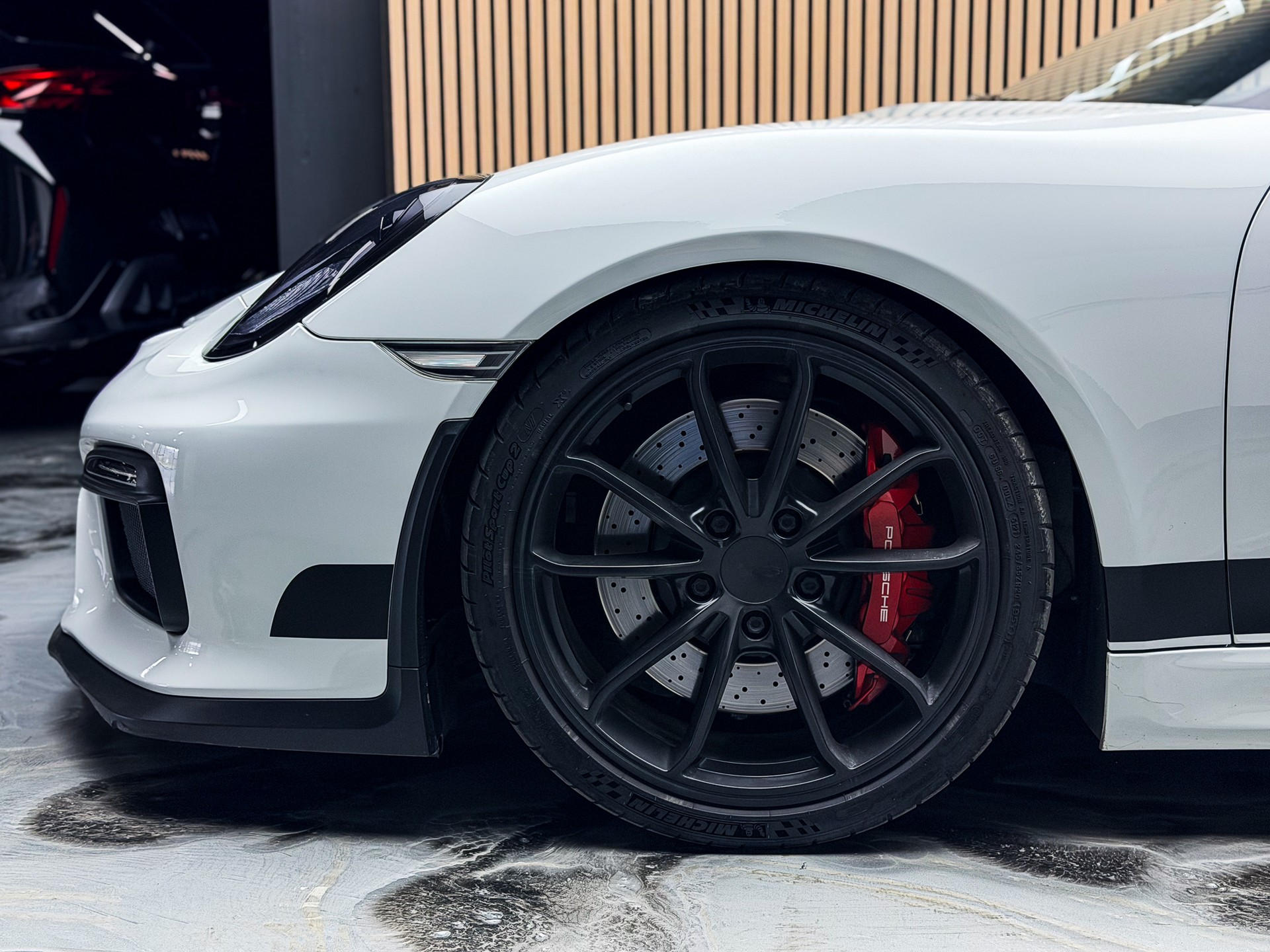 PORSCHE Cayman GT4-image-6