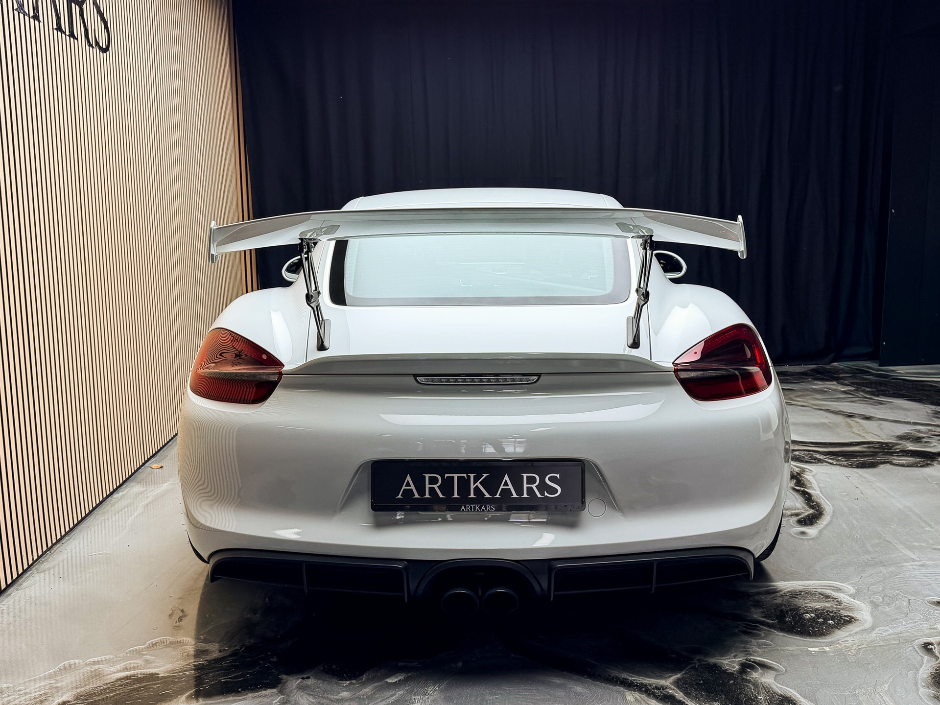 PORSCHE Cayman GT4-image-4