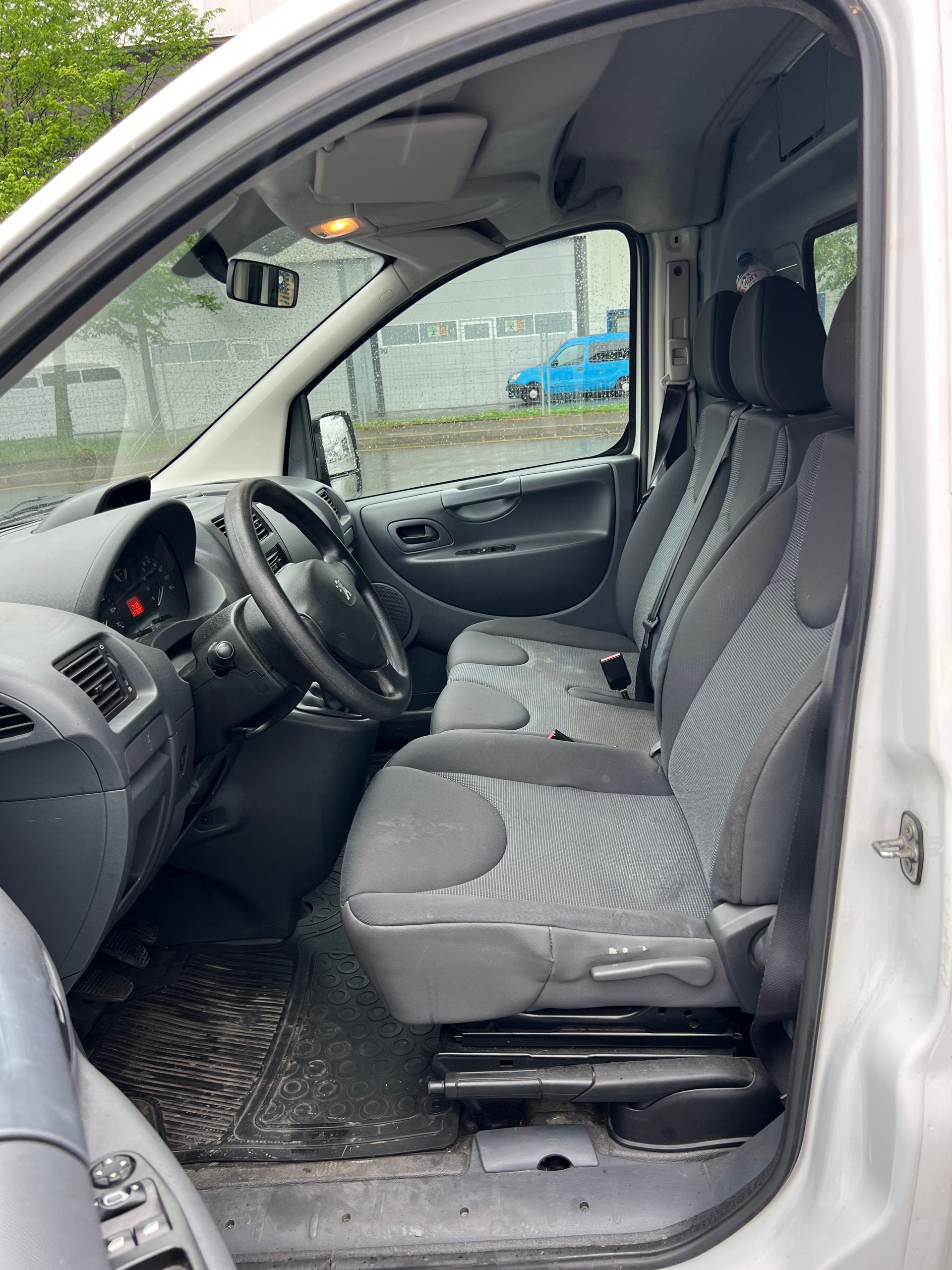 PEUGEOT Expert 2.0 HDi 229 L2H1-image-9