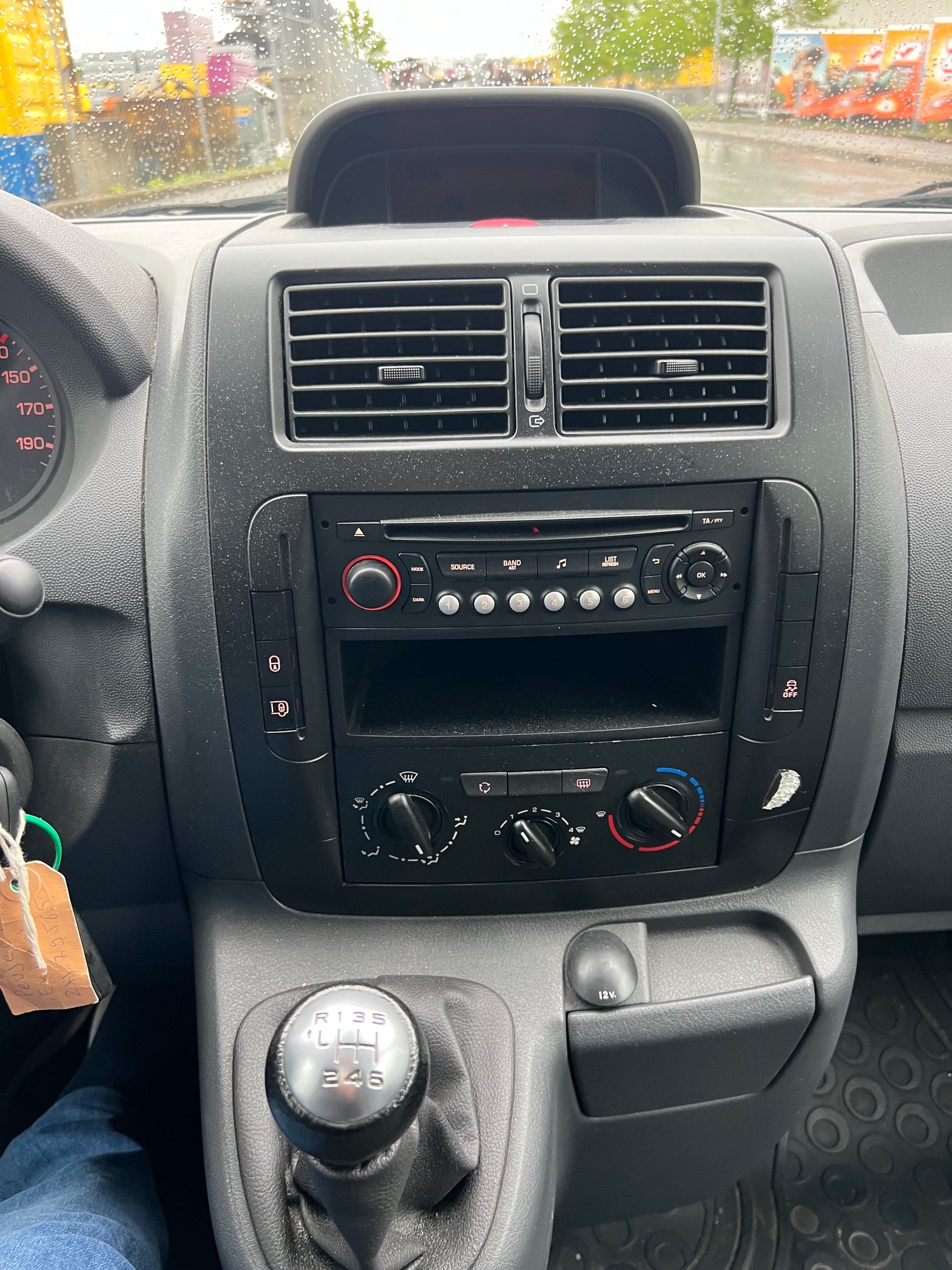 PEUGEOT Expert 2.0 HDi 229 L2H1-image-11