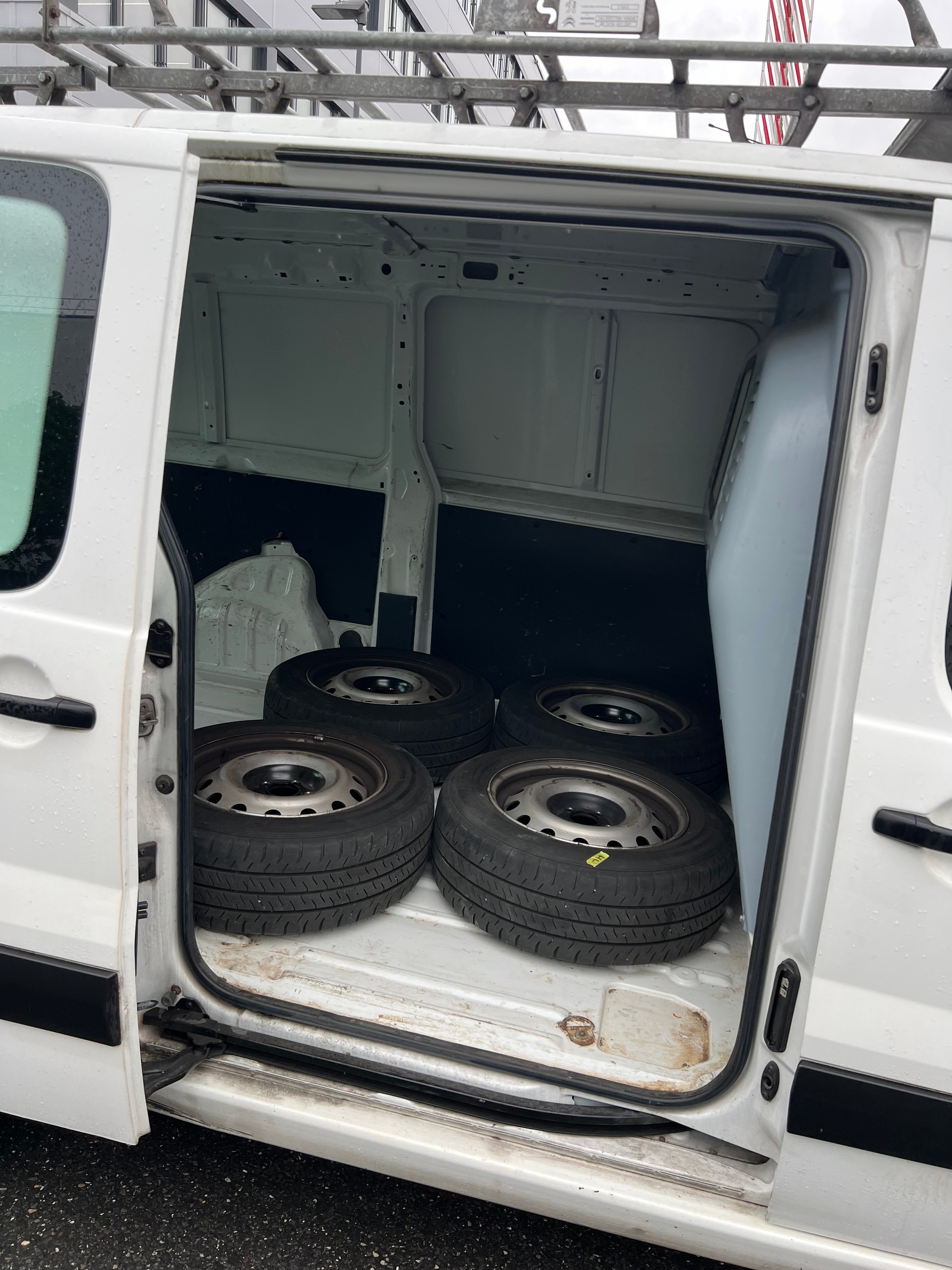 PEUGEOT Expert 2.0 HDi 229 L2H1-image-13