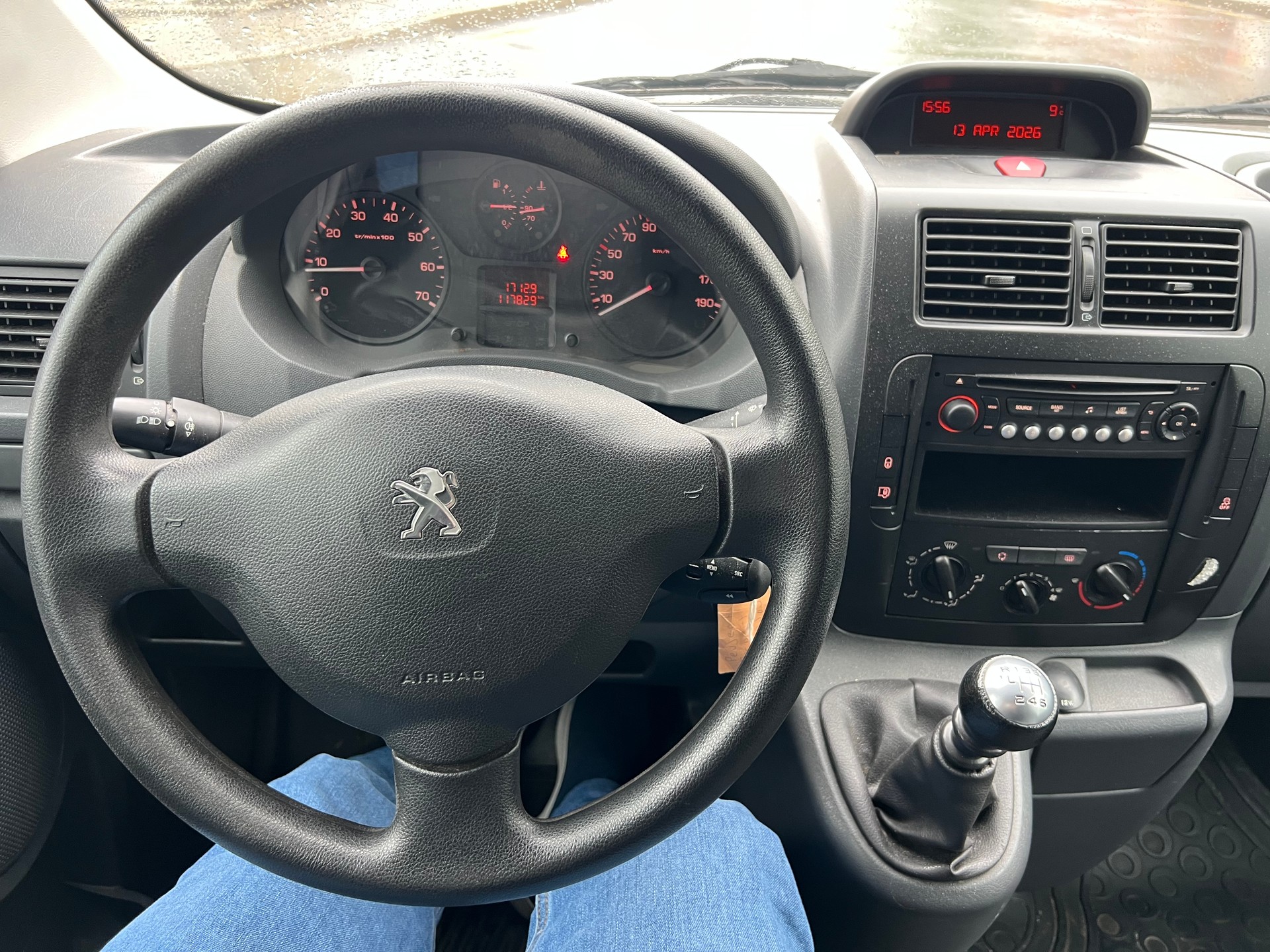 PEUGEOT Expert 2.0 HDi 229 L2H1-image-10