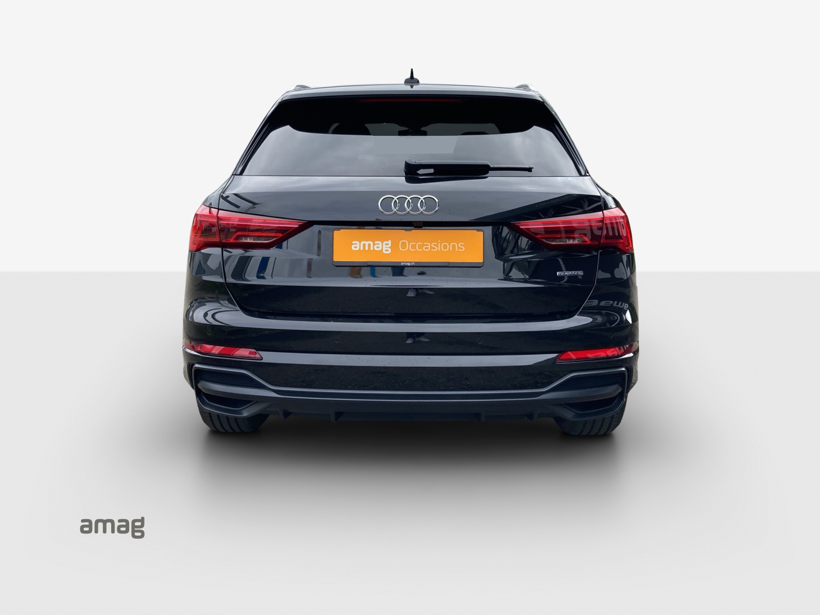 AUDI Q3 40 TFSI S line quattro S-tronic-image-3