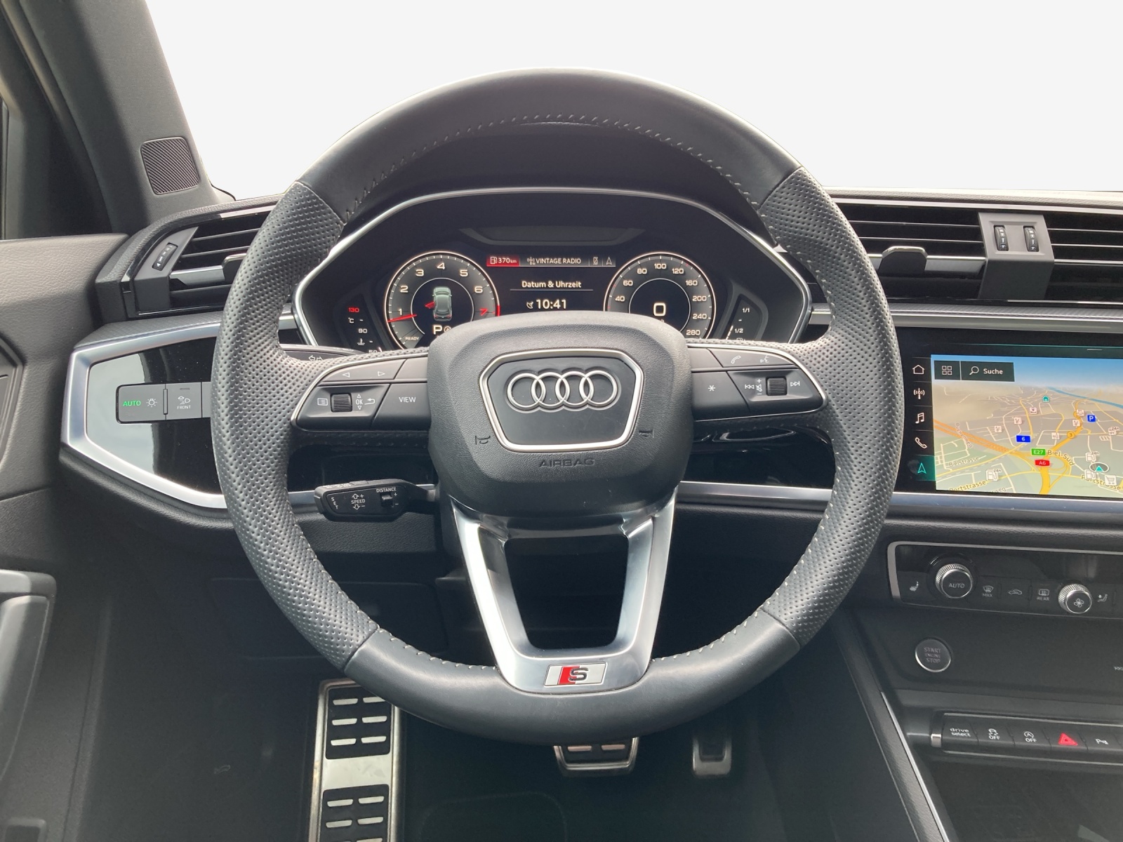 AUDI Q3 40 TFSI S line quattro S-tronic-image-9