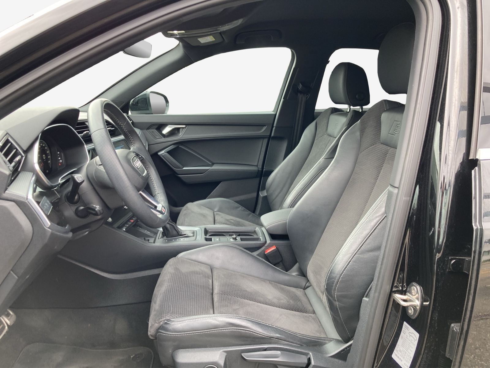 AUDI Q3 40 TFSI S line quattro S-tronic-image-7