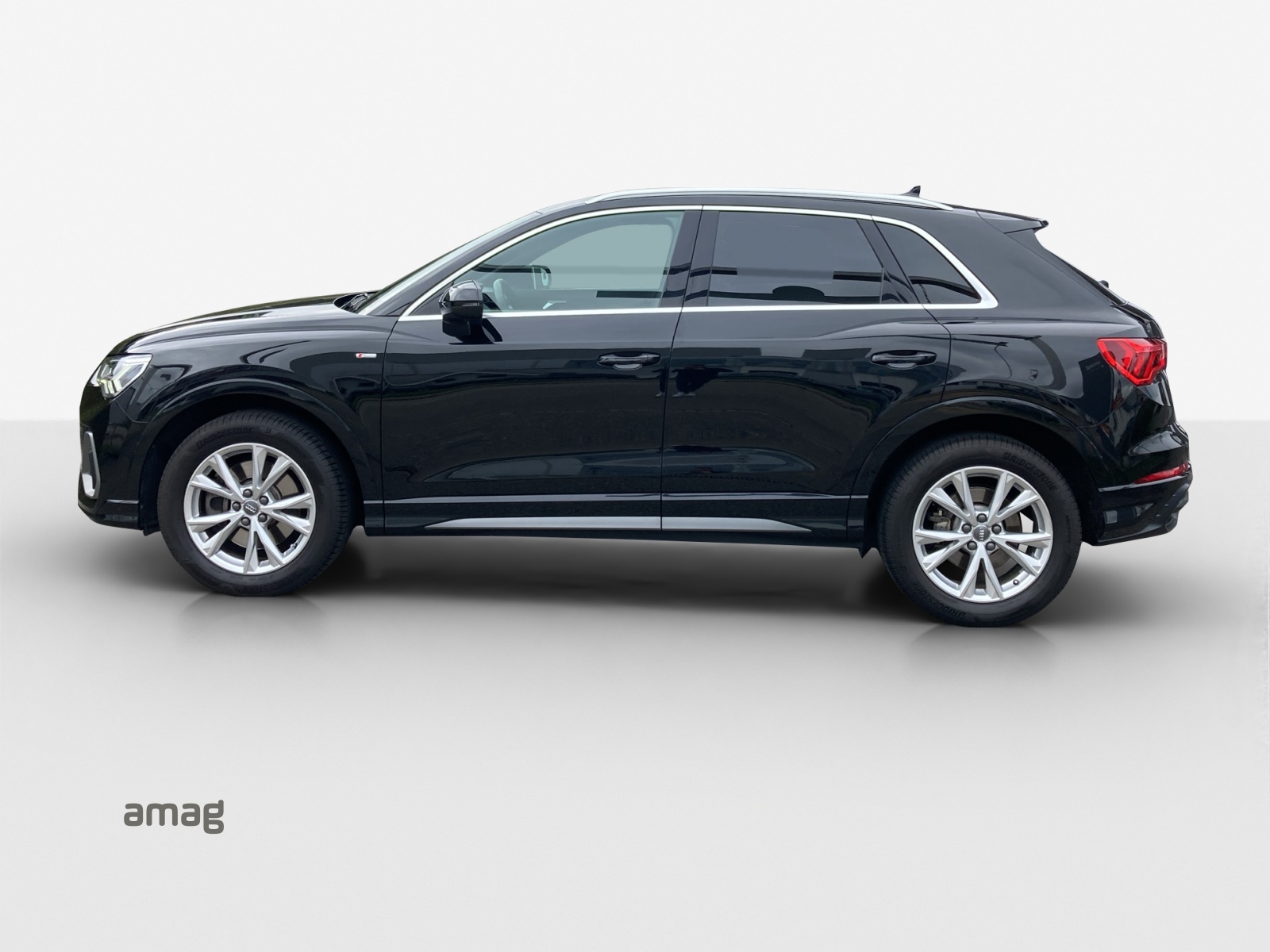 AUDI Q3 40 TFSI S line quattro S-tronic-image-1