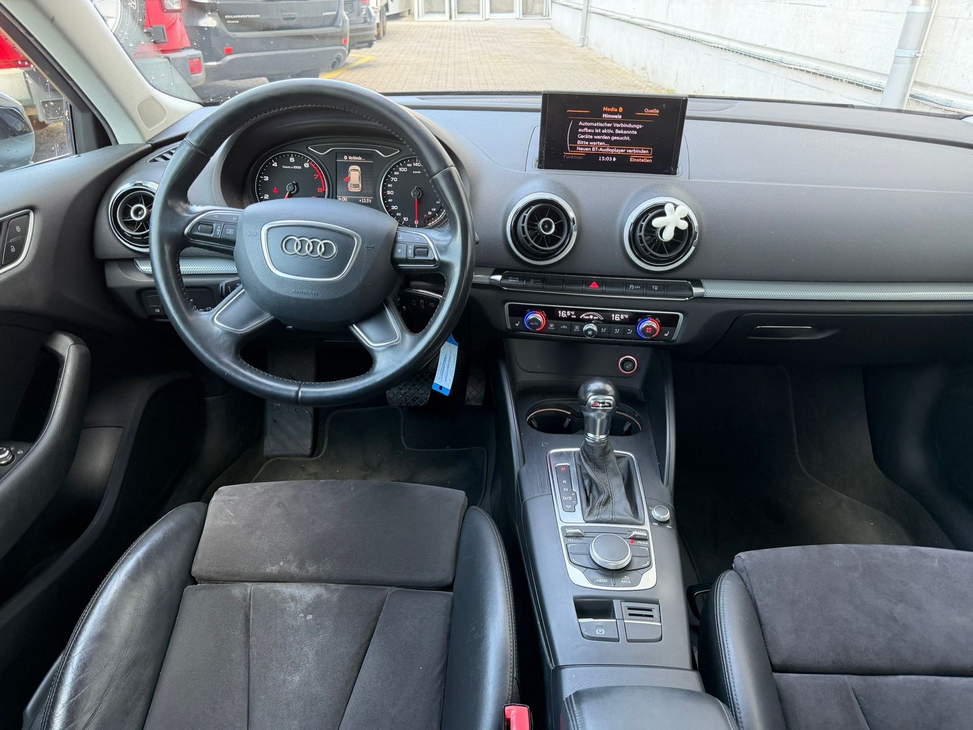 AUDI A3 Sportback 1.4 TFSI Ambition S-tronic-image-12