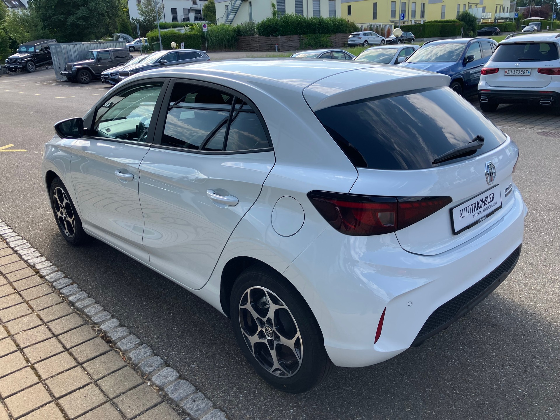MG 3 1.5 Hybrid Luxury Aut.-image-3