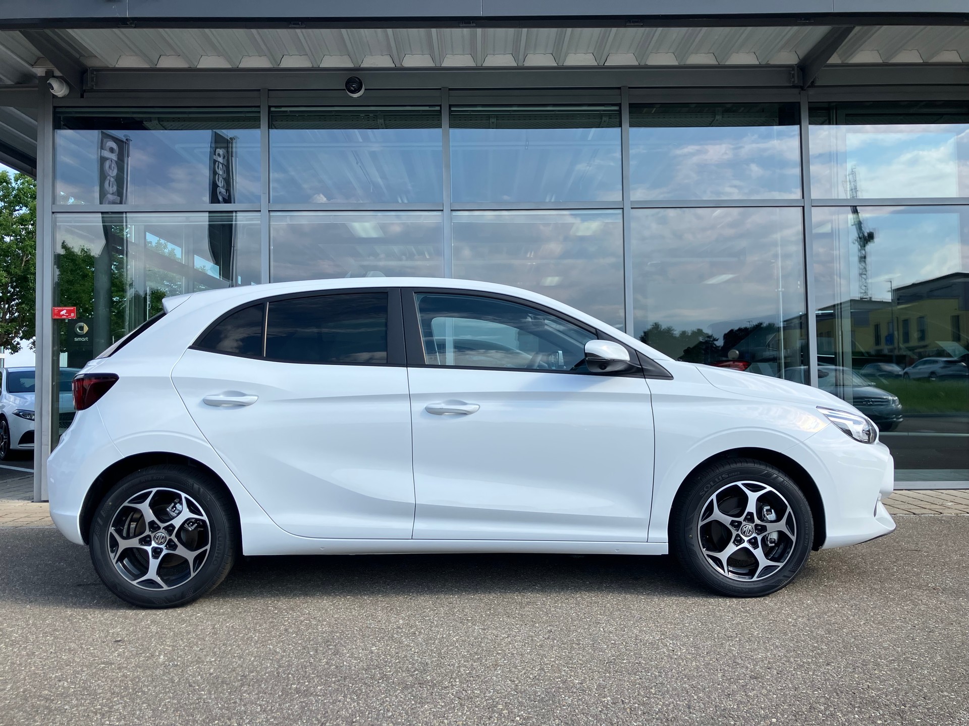 MG 3 1.5 Hybrid Luxury Aut.-image-0