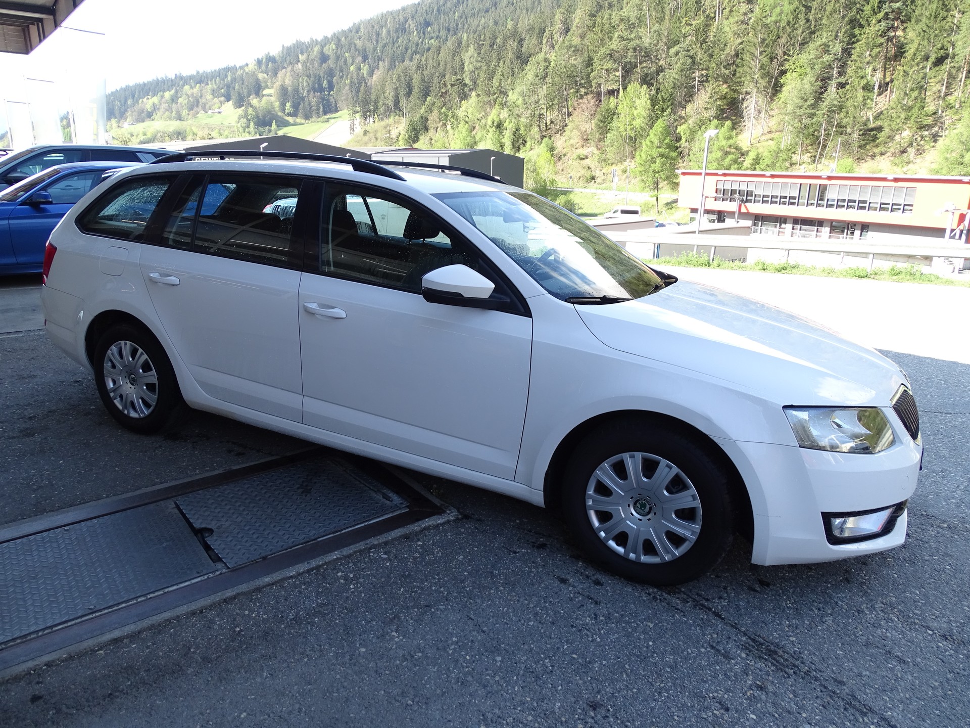 SKODA Octavia Combi 1.6 TDI GreenLine-image-5