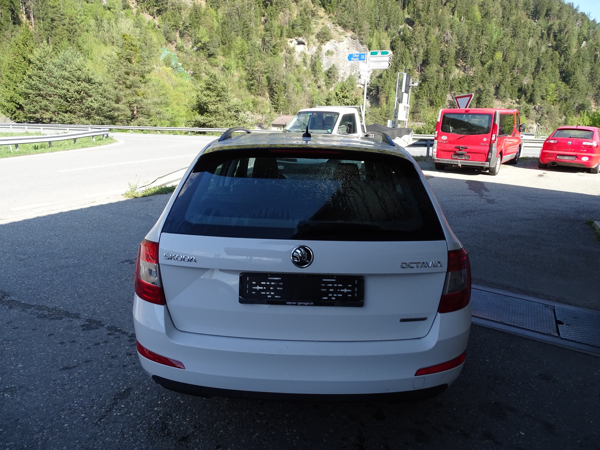 SKODA Octavia Combi 1.6 TDI GreenLine-image-3