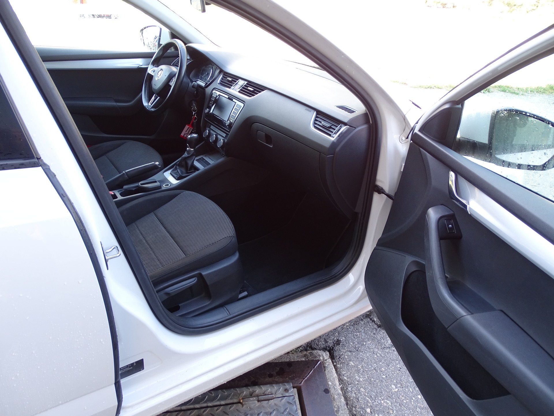 SKODA Octavia Combi 1.6 TDI GreenLine-image-10