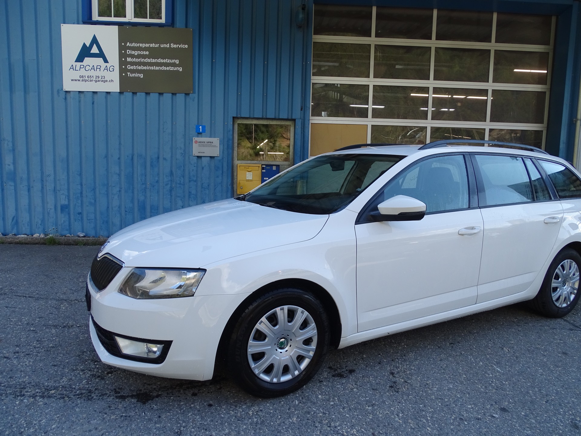 SKODA Octavia Combi 1.6 TDI GreenLine-image-0