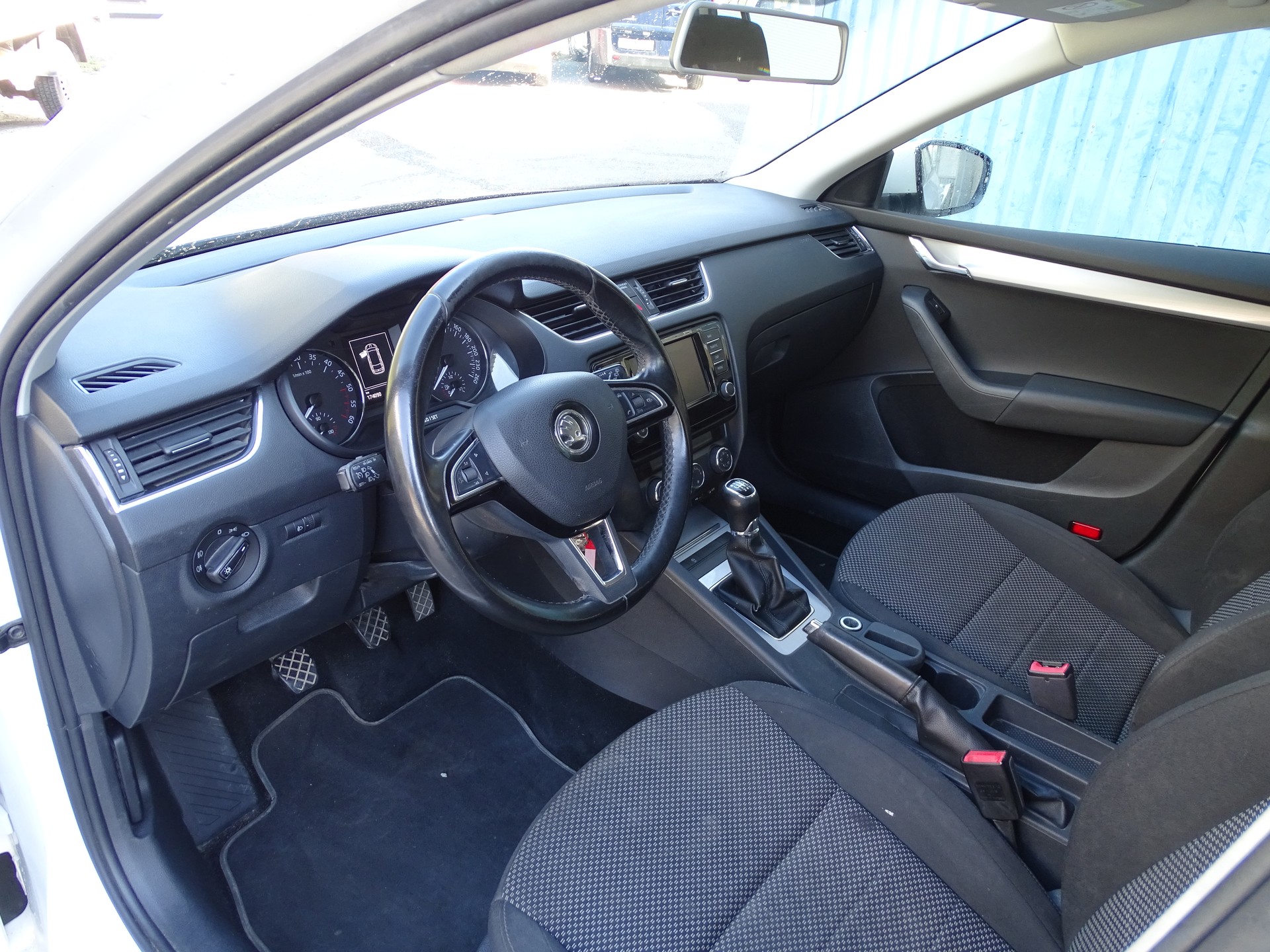 SKODA Octavia Combi 1.6 TDI GreenLine-image-7