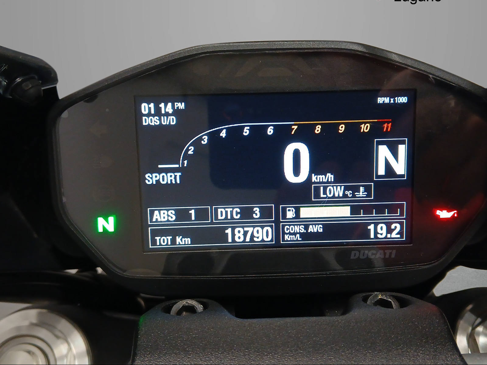 DUCATI Monster 821 Stealth-showroom-element-2