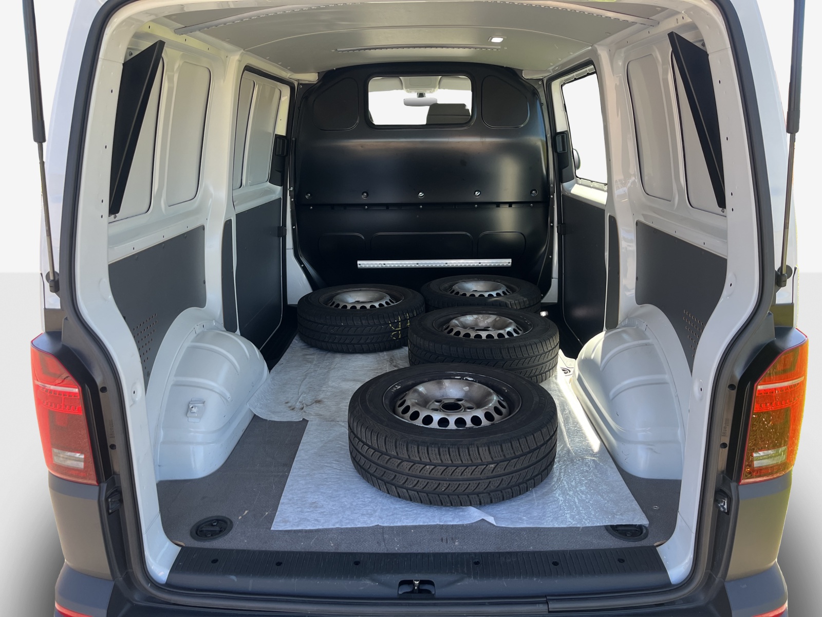 VW T6.1 2.0 TDI-image-12