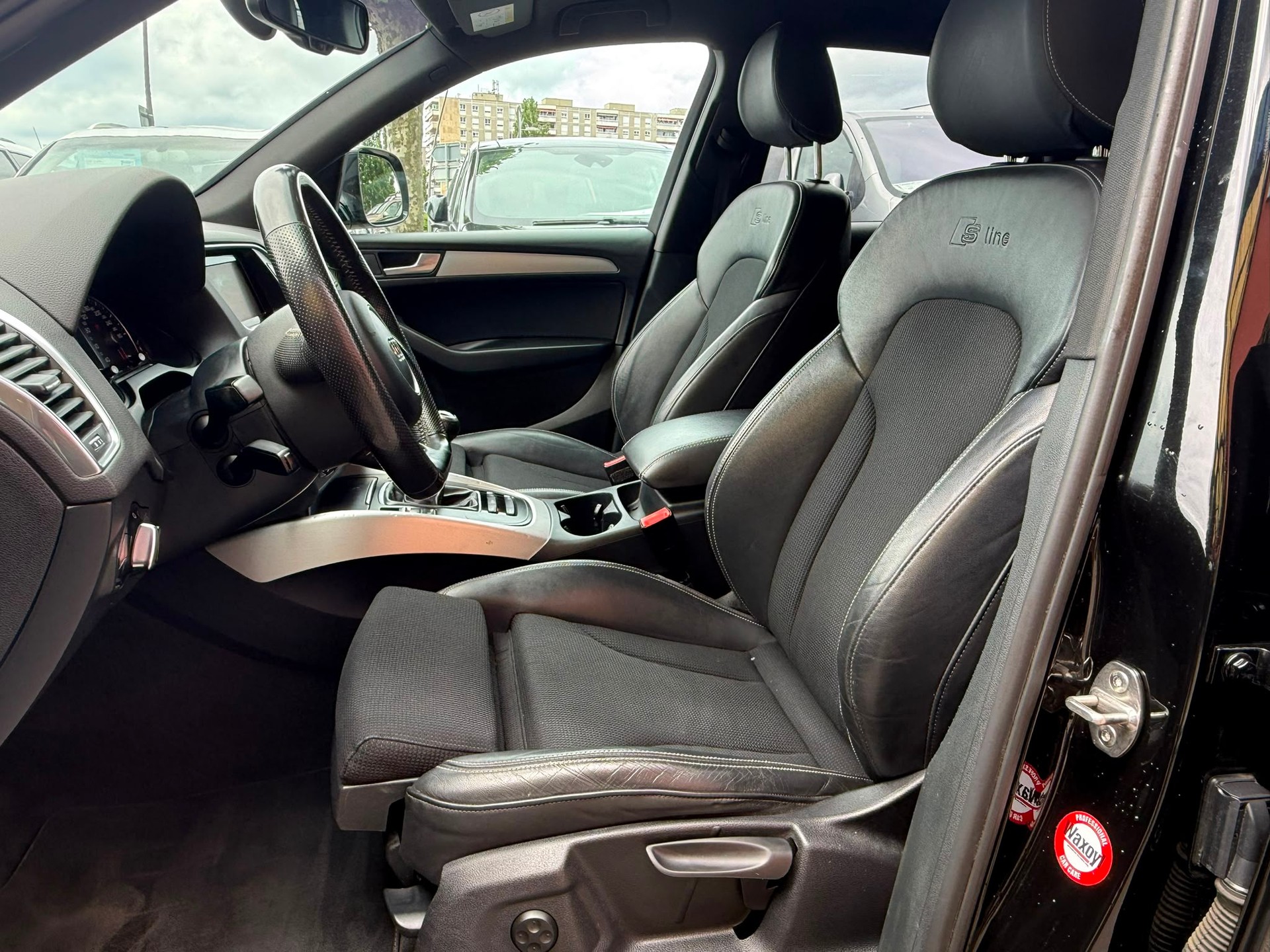 AUDI Q5 2.0 TDI quattro-image-9