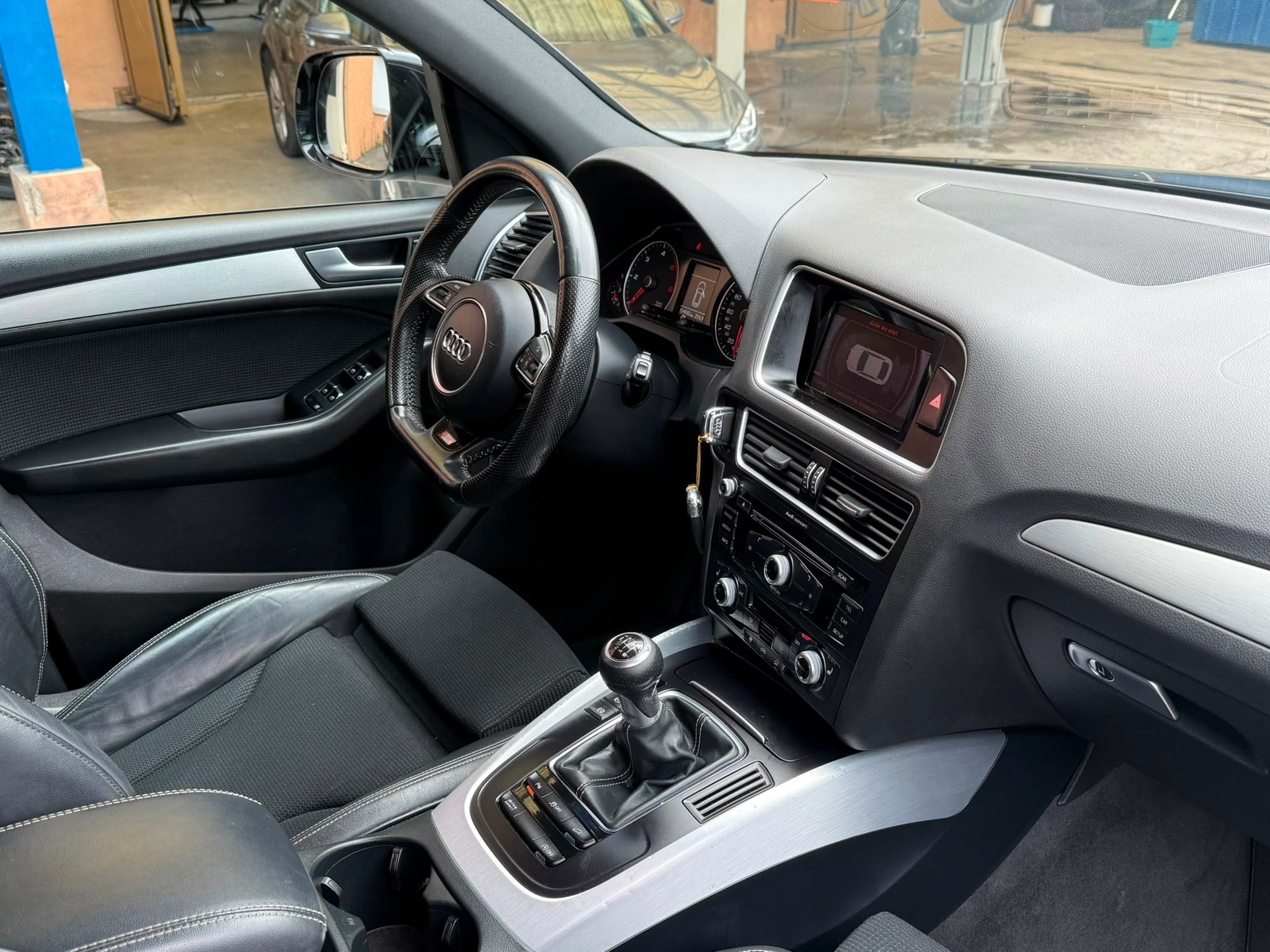 AUDI Q5 2.0 TDI quattro-image-10