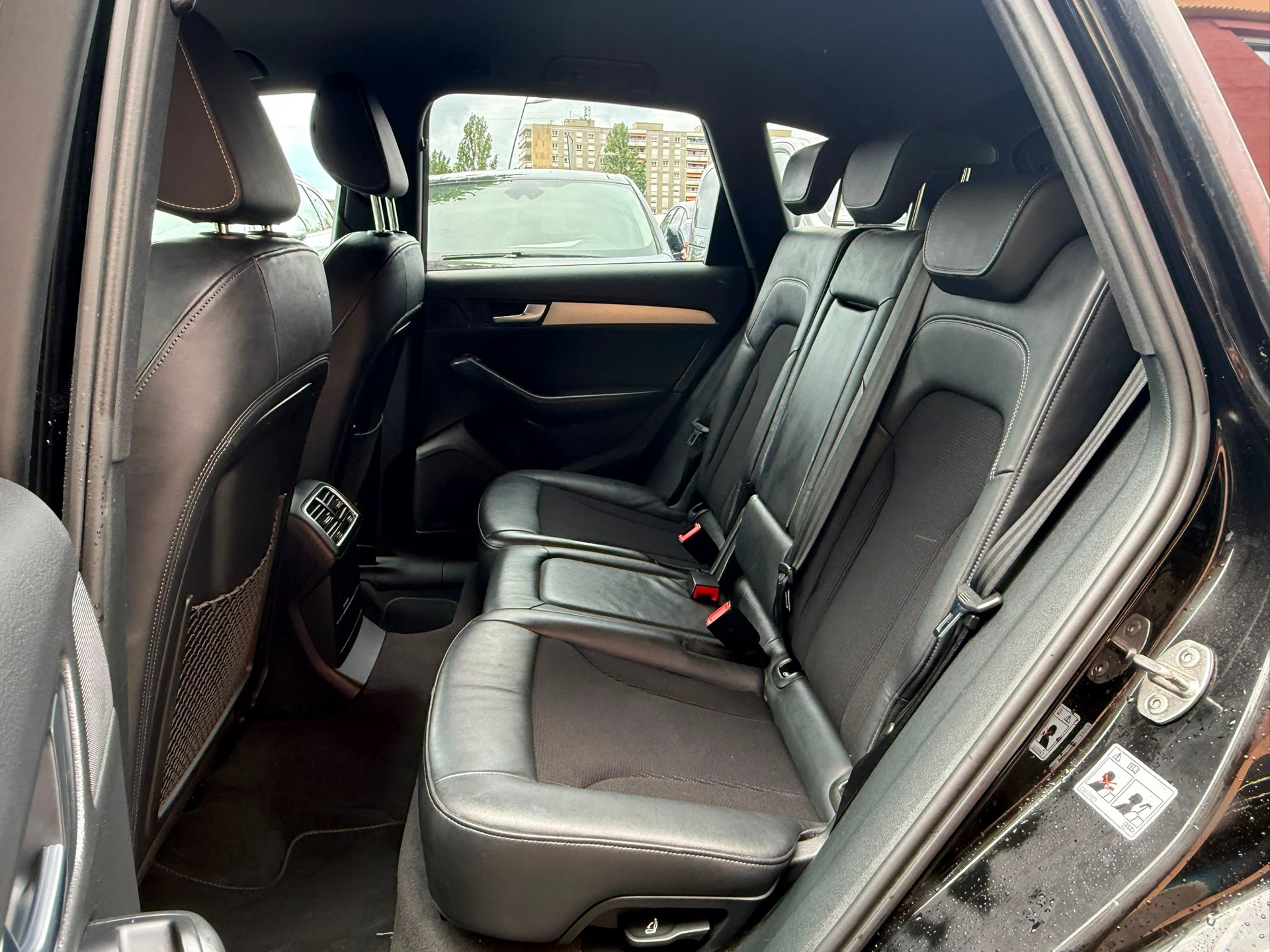 AUDI Q5 2.0 TDI quattro-image-11