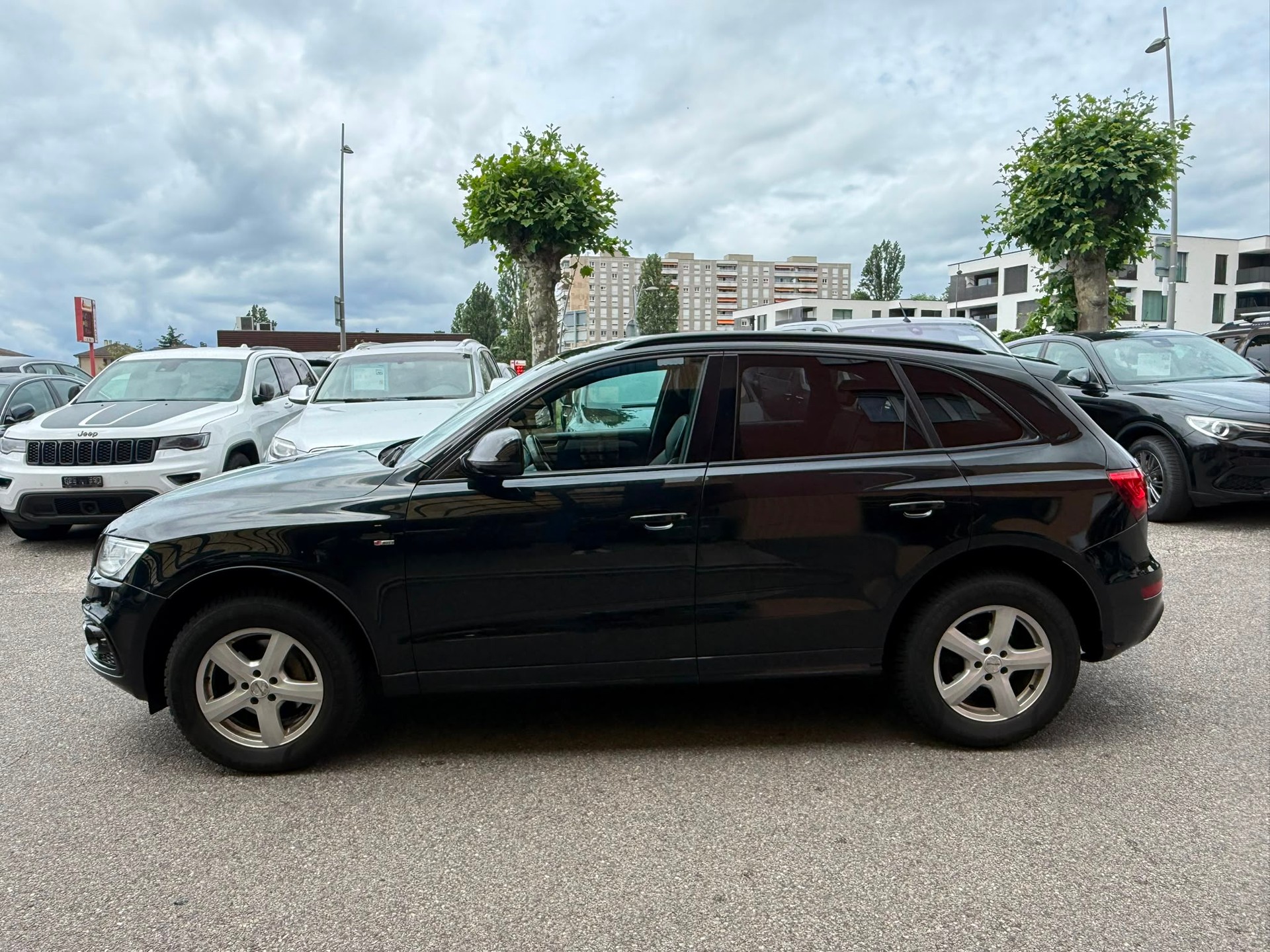 AUDI Q5 2.0 TDI quattro-image-2