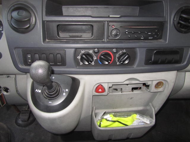 NISSAN Interstar 35 2.5dCi 150 Comfort-image-5