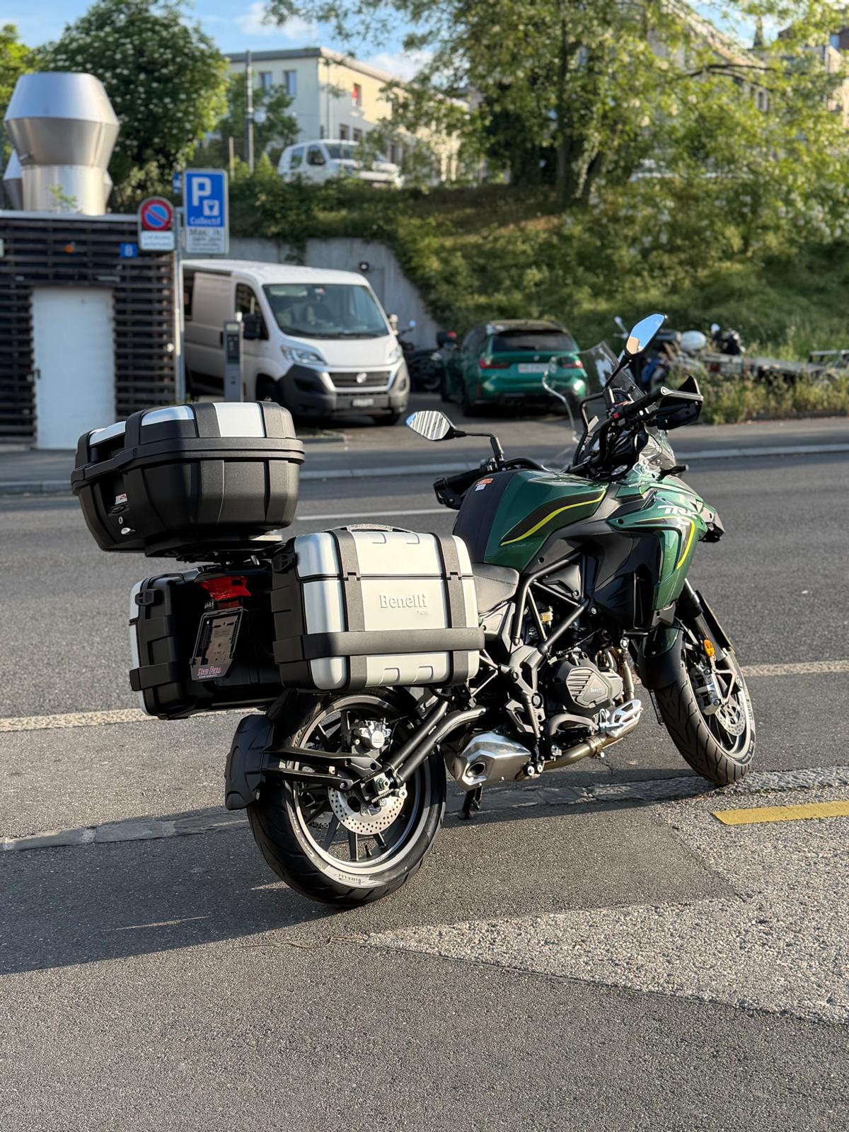 BENELLI TRK 502-showroom-element-2