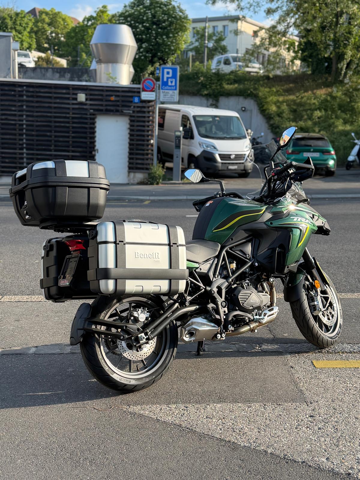 BENELLI TRK 502-showroom-element-3